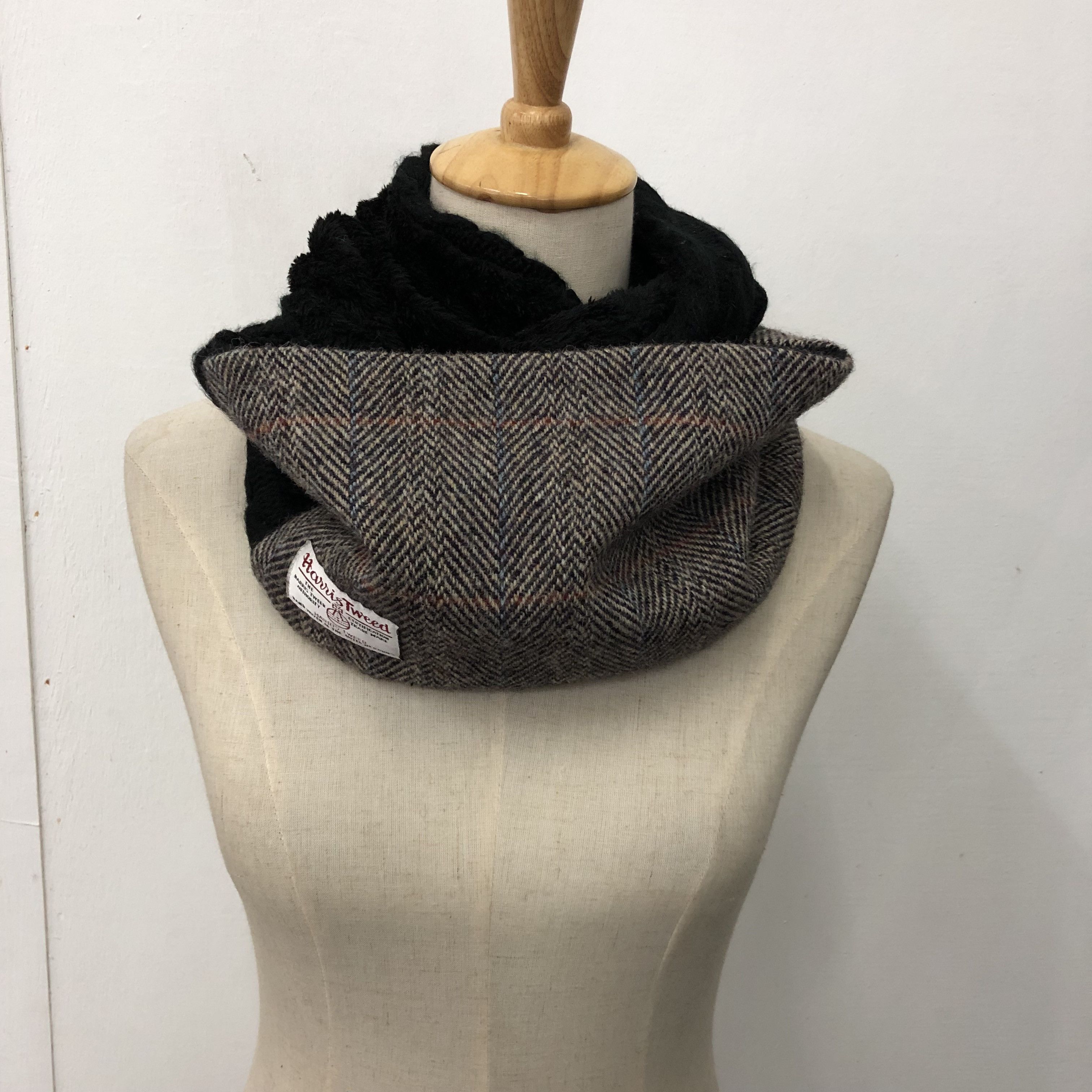 Harris Tweed Harris Tweed Wool Snood Scarf Muffler V1056 Size ONE SIZE - 1 Thumbnail