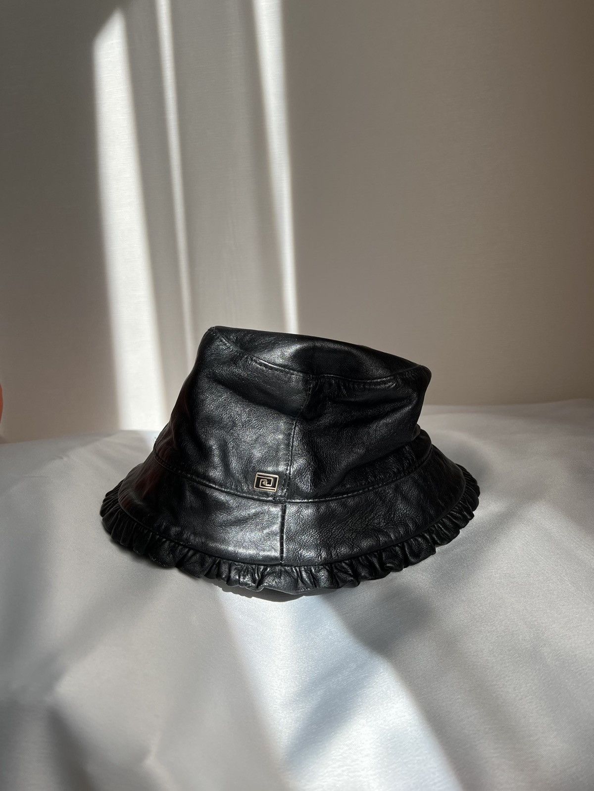 Versace gianni versace greek key vintage leather bucket hat Size ONE SIZE - 3 Thumbnail