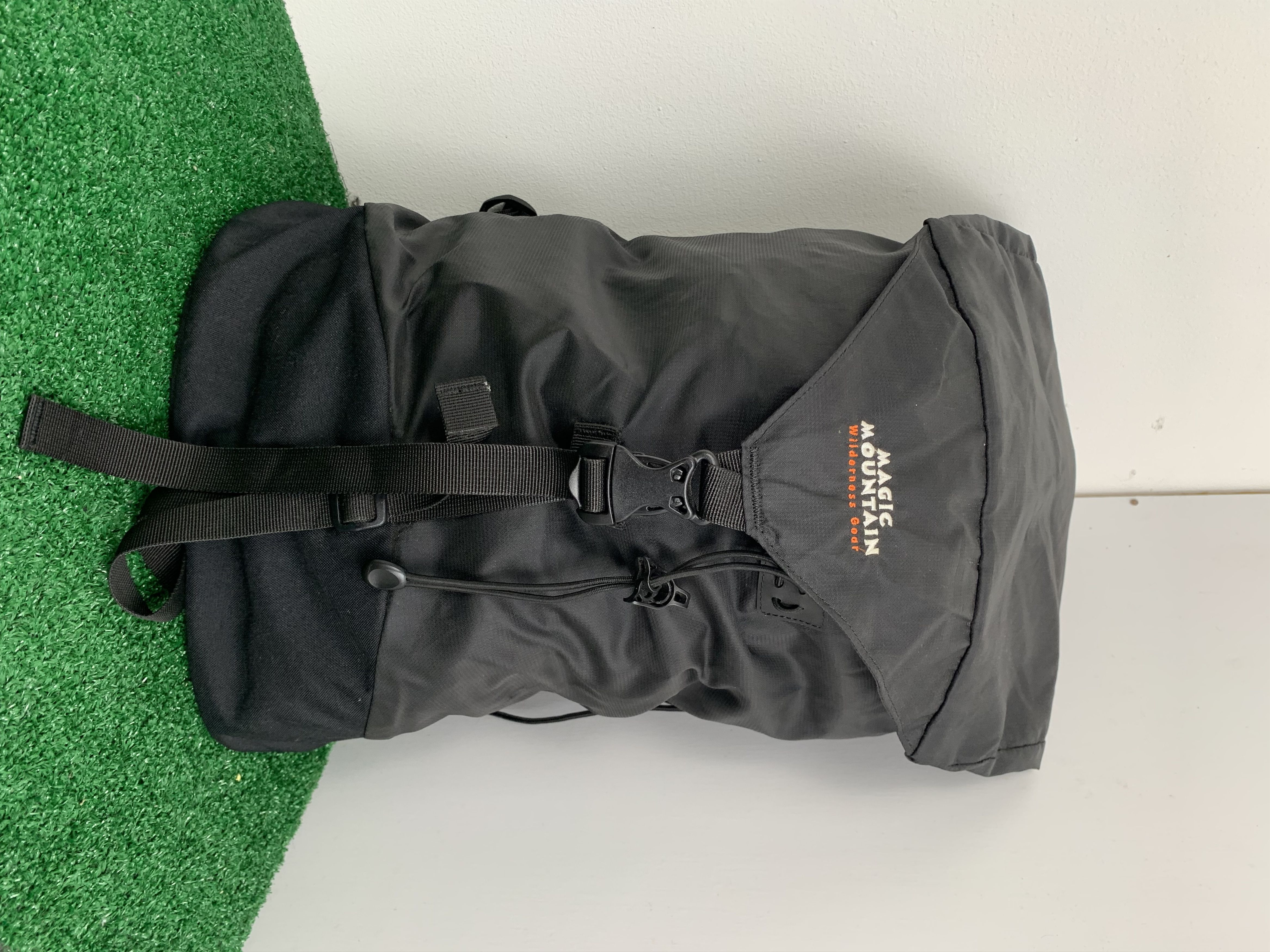Vintage Vintage Magic Mountain Travel Bagpack Waterproof Size ONE SIZE - 3 Thumbnail