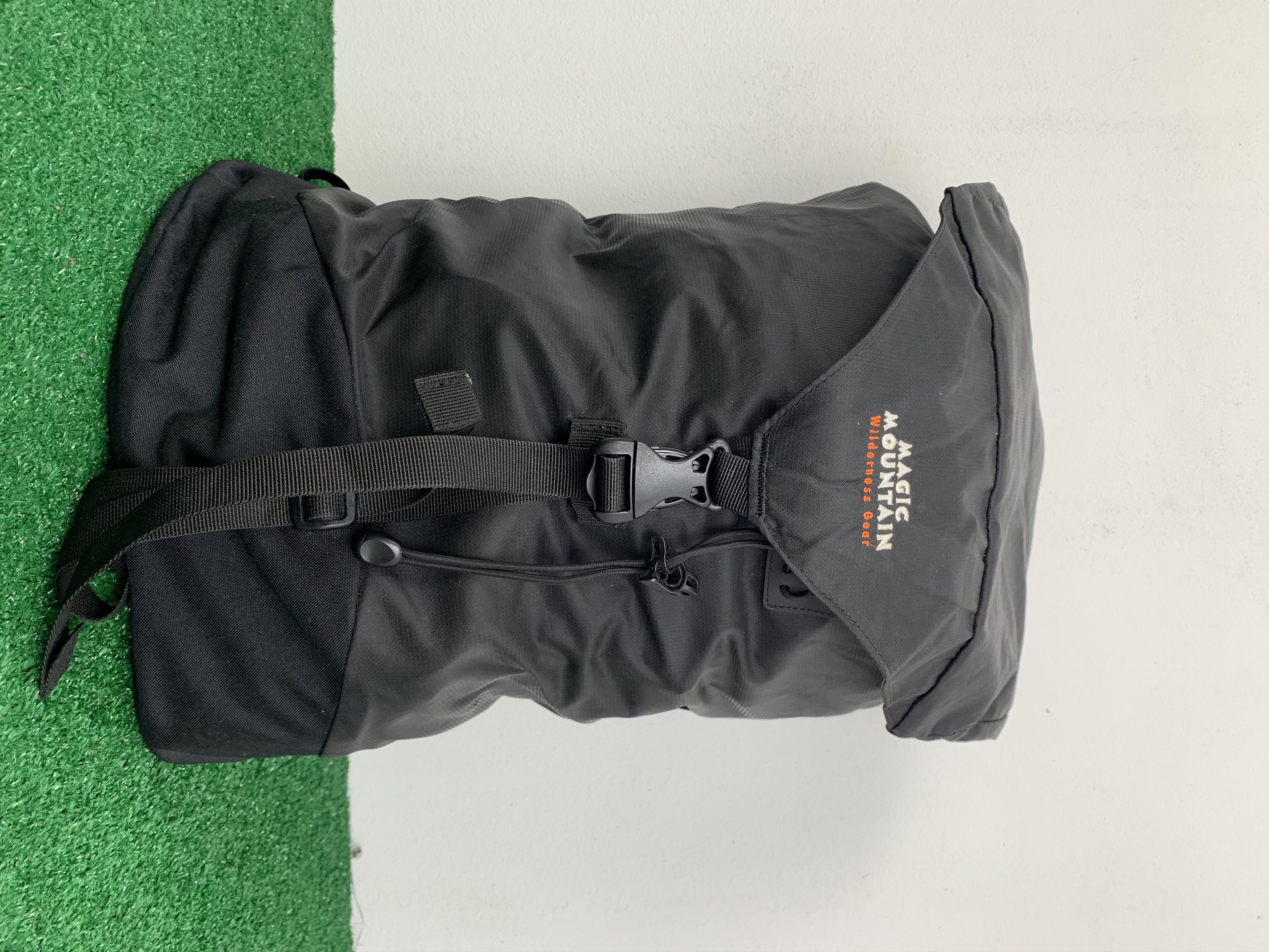 Vintage Vintage Magic Mountain Travel Bagpack Waterproof Size ONE SIZE - 1 Thumbnail