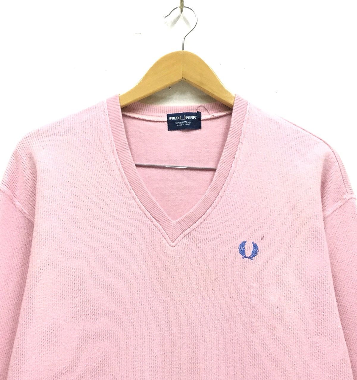 Fred Perry Vintage FRED PERRY Vneck Long Sleeve Sweatshirt Small Logo Size US M / EU 48-50 / 2 - 4 Thumbnail