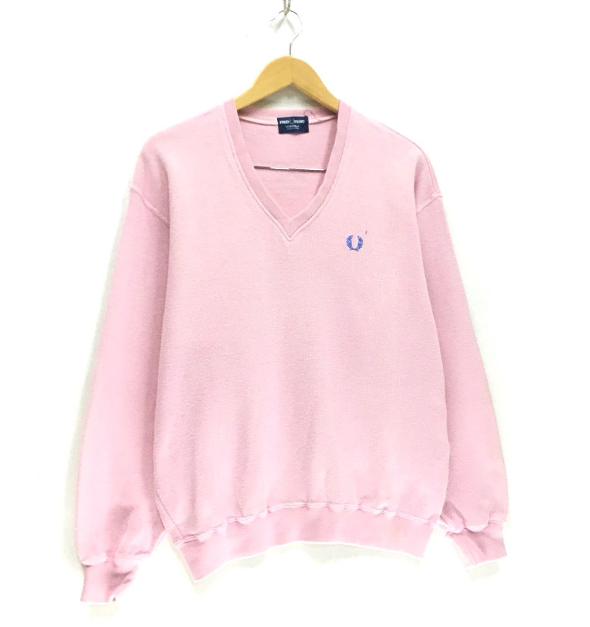 Fred Perry Vintage FRED PERRY Vneck Long Sleeve Sweatshirt Small Logo Size US M / EU 48-50 / 2 - 3 Thumbnail