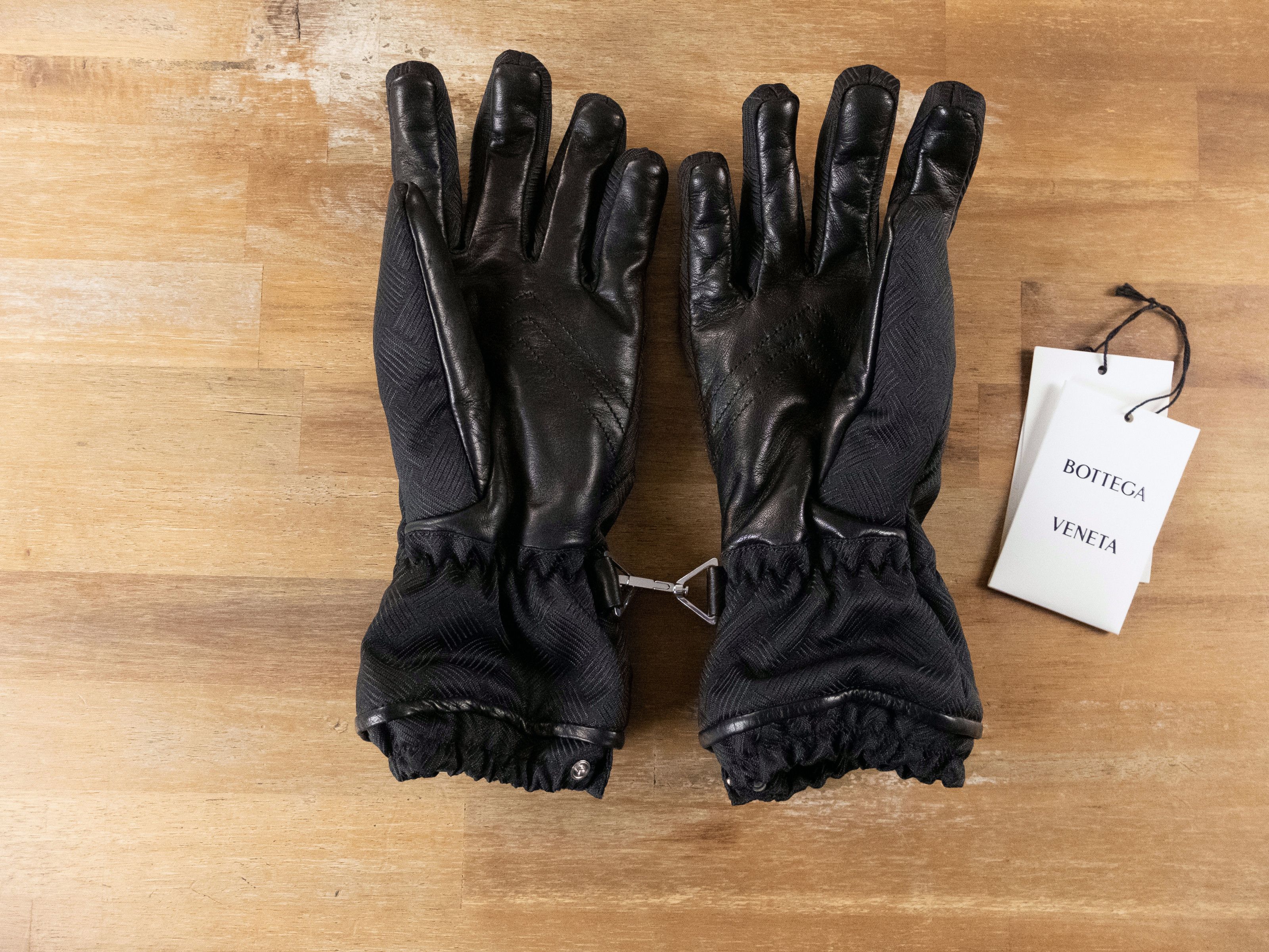 Bottega Veneta BOTTEGA VENETA black technical nylon & leather gloves 8.5 q Size ONE SIZE - 4 Thumbnail