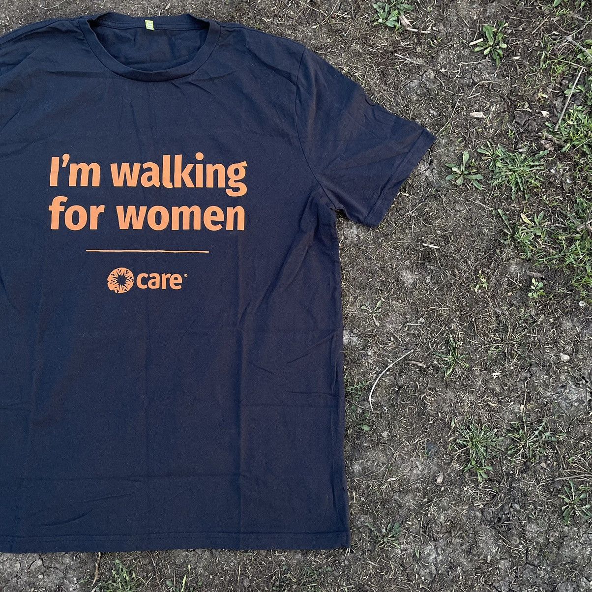 Vintage Vintage Y2K Graphic Tee Charity Walking Campaign Streetwear Size US L / EU 52-54 / 3 - 4 Thumbnail