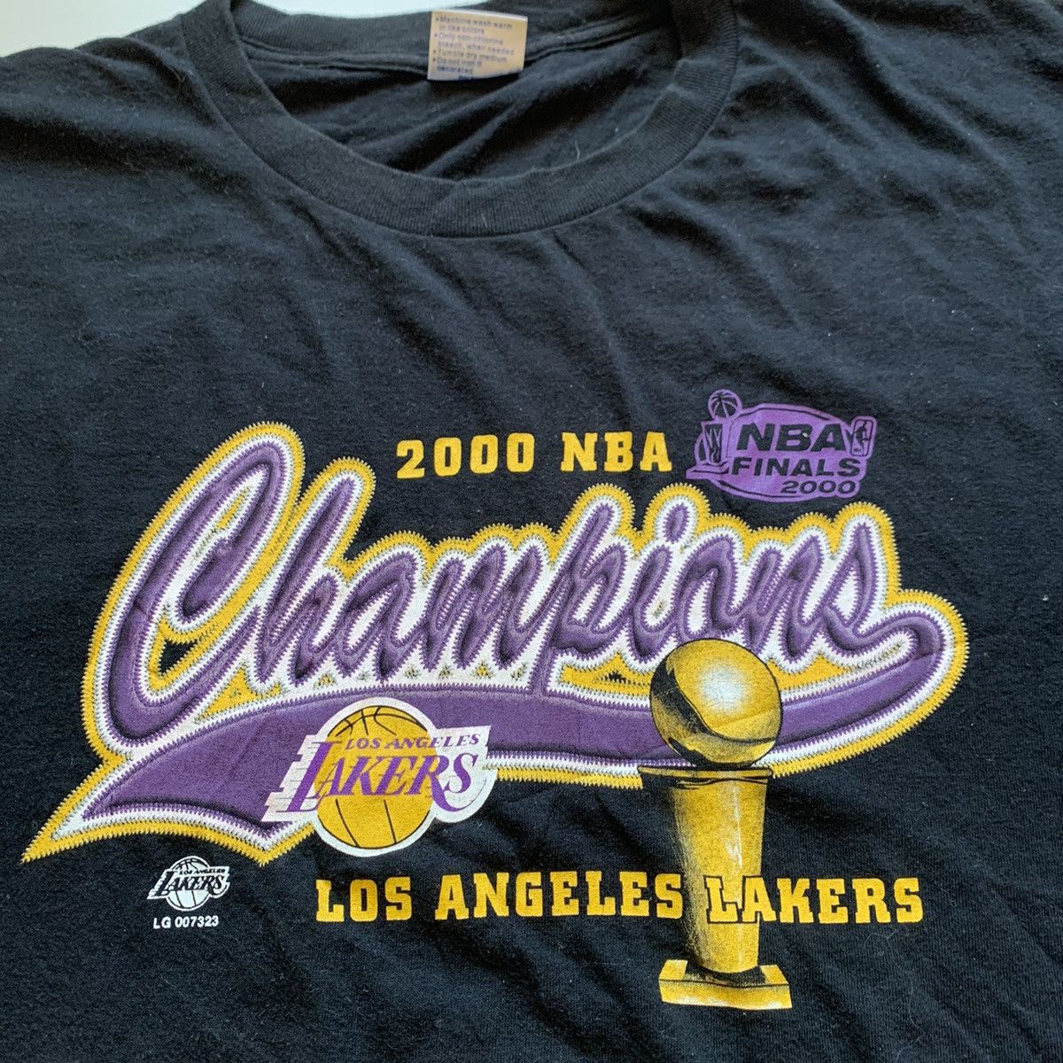 NBA Vintage 2000 Los Angeles Lakers NBA Champions Graphic Shirt Size US XXL / EU 58 / 5 - 2 Thumbnail