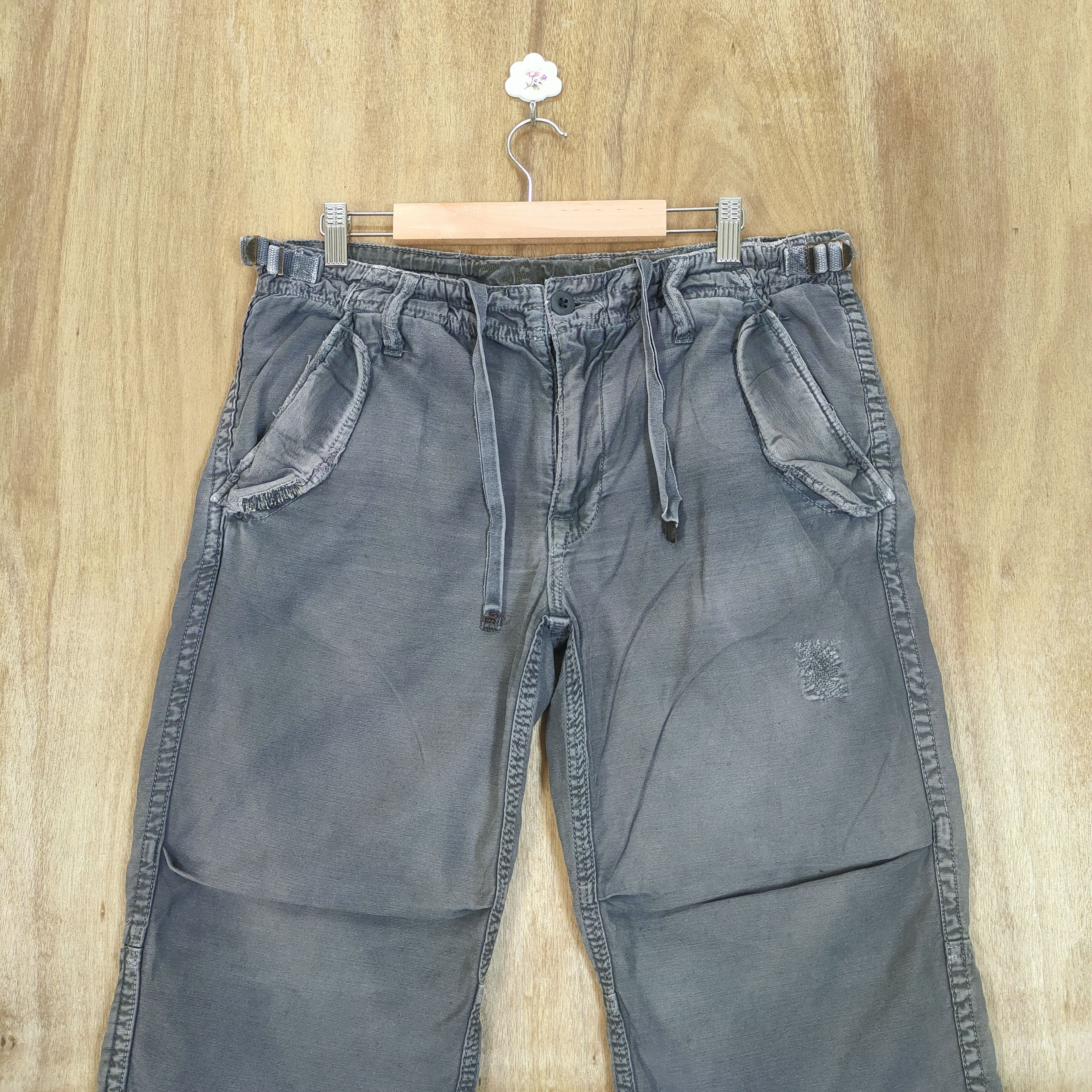 Japanese Brand VINTAGE JAPAN BLACK FADED CARGO PANTS Size US 34 / EU 50 - 2 Thumbnail