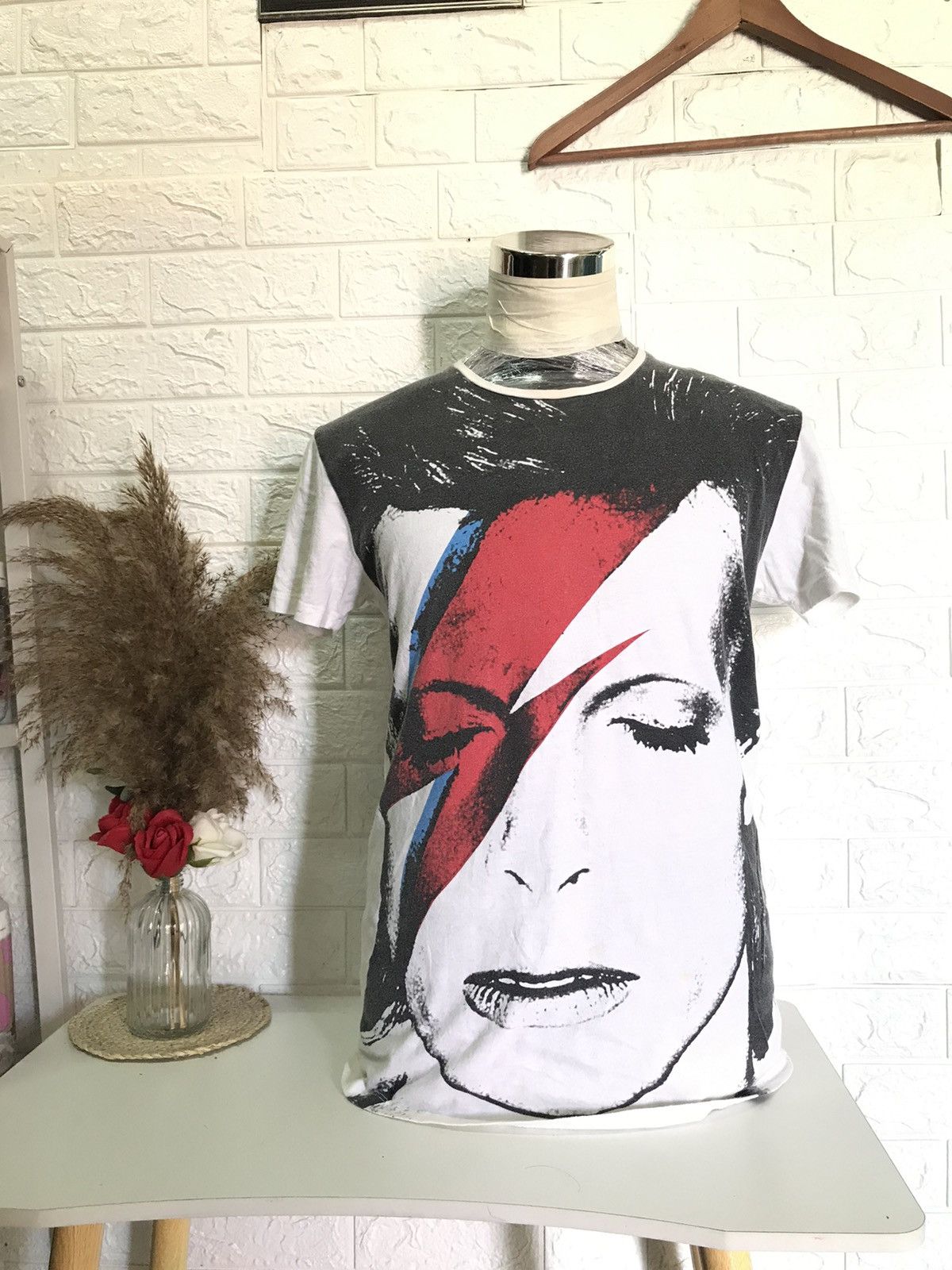 Band Tees DAVID BOWIE BIG FACE OVER PRINTS NICE DESIGN SHIRT Size US M / EU 48-50 / 2 - 1 Thumbnail