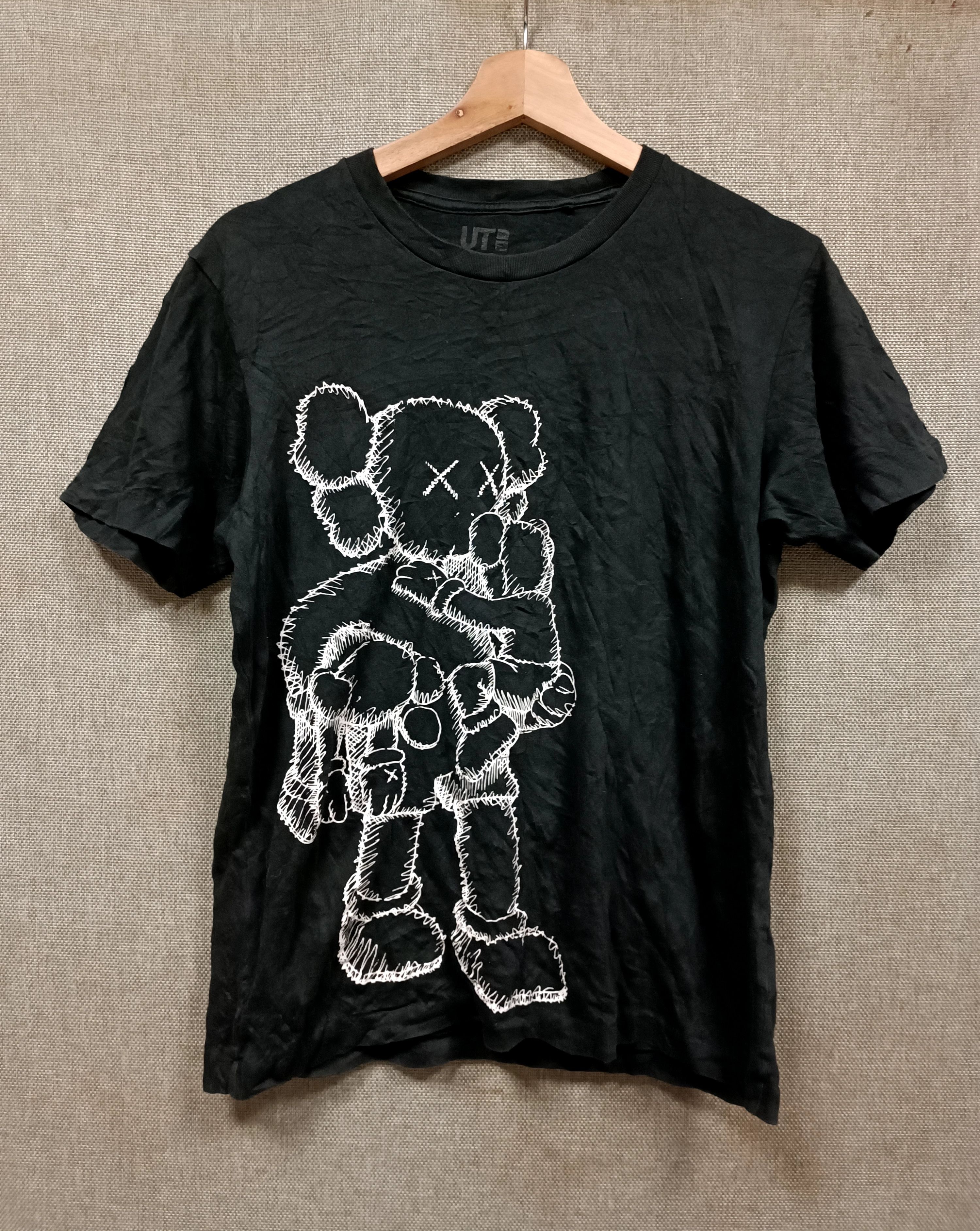 Japanese Brand × Kaws × Uniqlo t shirt kaws x uniqlo very rare Size US S / EU 44-46 / 1 - 1 Thumbnail
