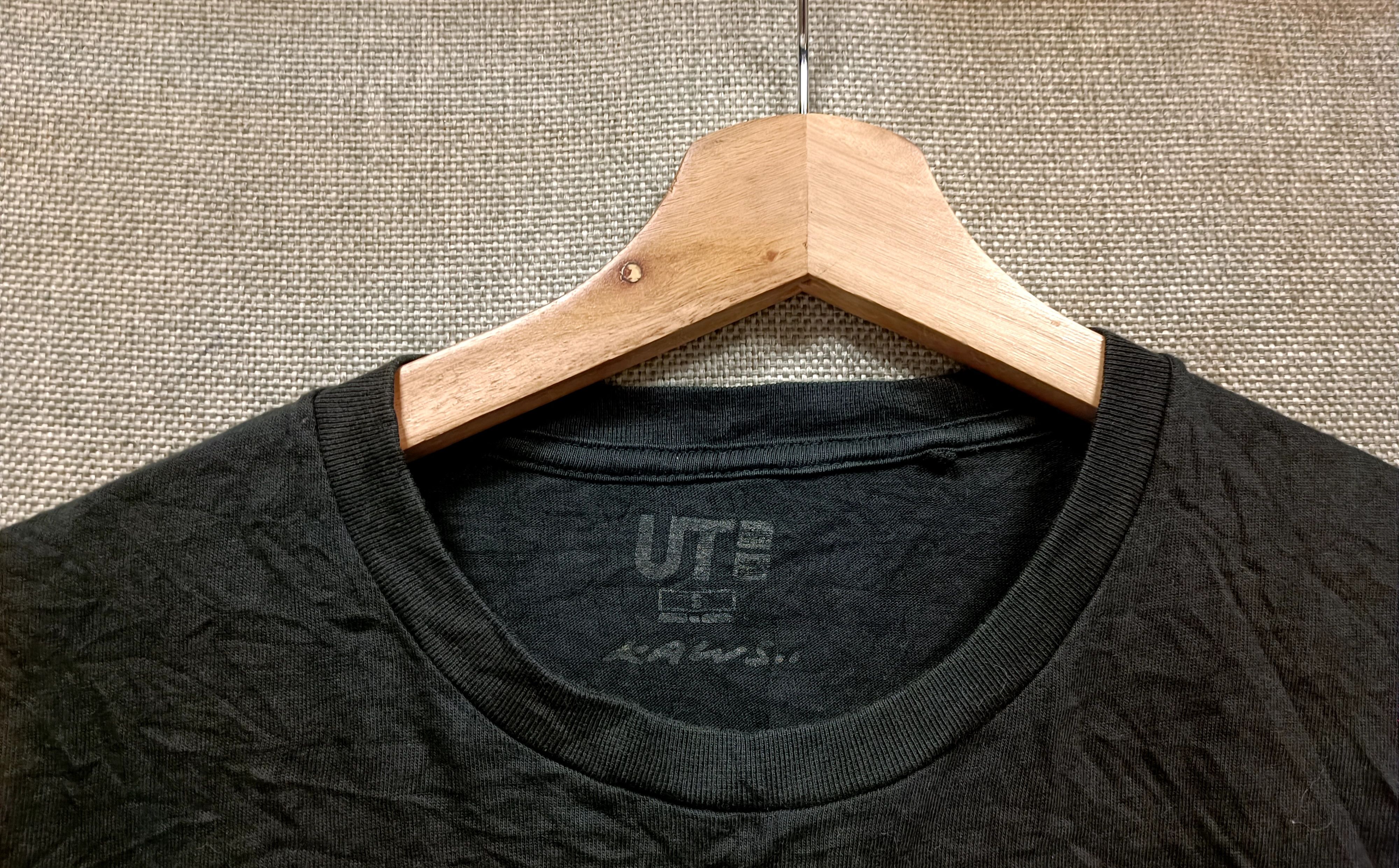 Japanese Brand × Kaws × Uniqlo t shirt kaws x uniqlo very rare Size US S / EU 44-46 / 1 - 3 Thumbnail