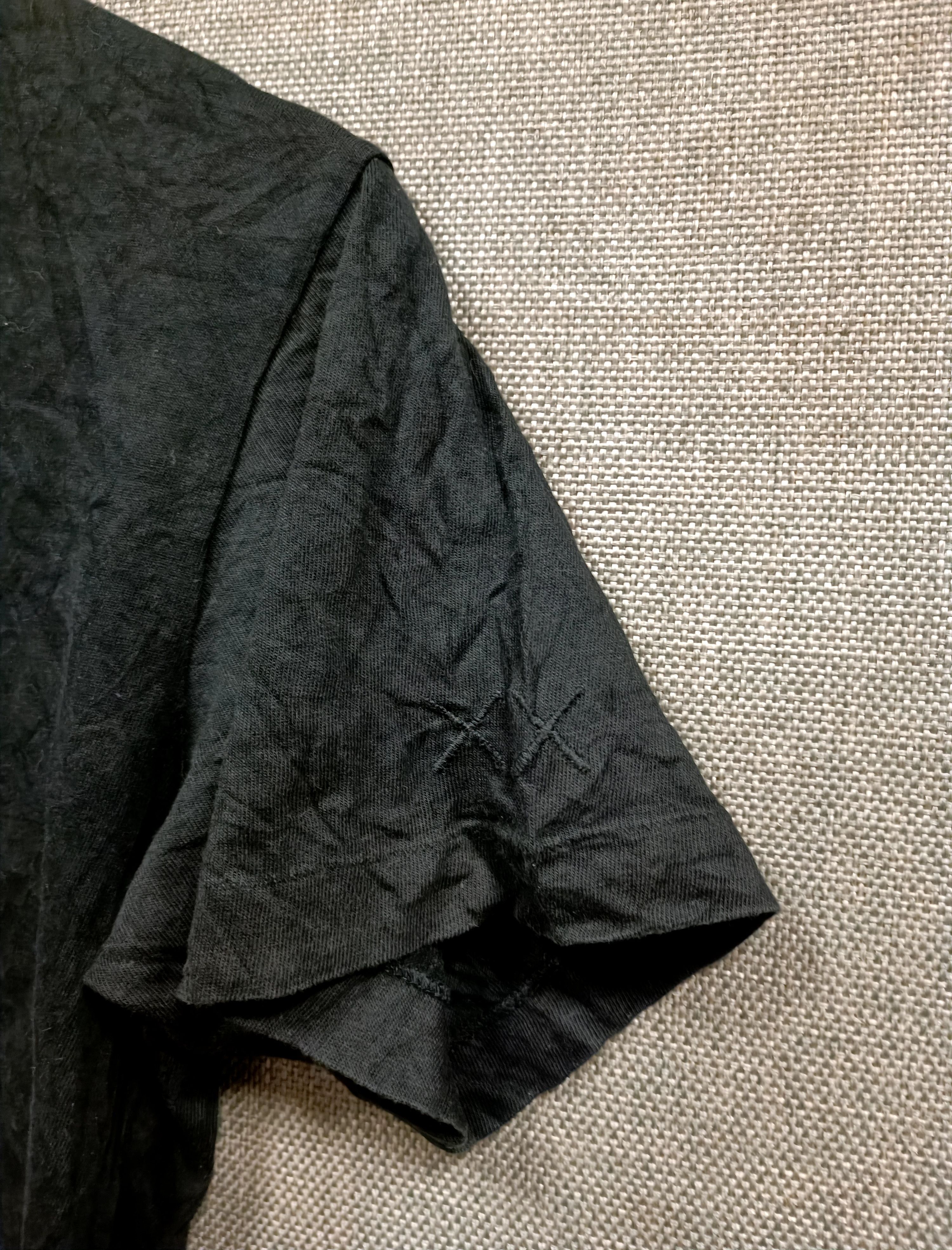 Japanese Brand × Kaws × Uniqlo t shirt kaws x uniqlo very rare Size US S / EU 44-46 / 1 - 2 Thumbnail