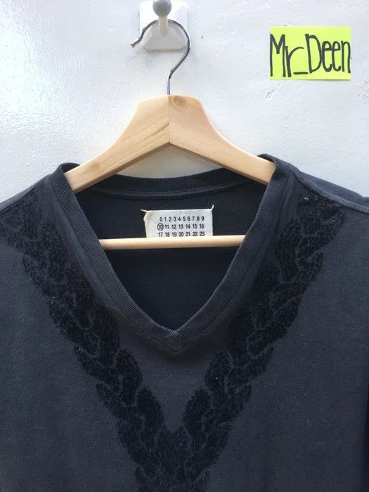 Maison Margiela Maison Margiela Velvet Design V Neck Size US S / EU 44-46 / 1 - 5 Thumbnail