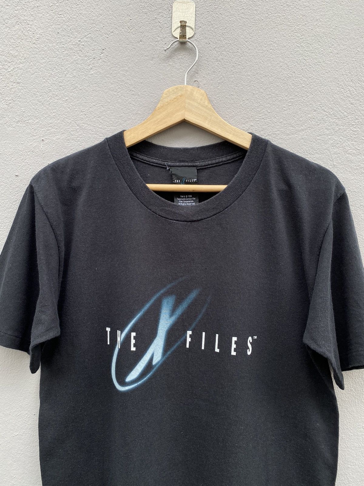 Vintage vintage 90s movie x-files fight the future 1998 promo tee Size US M / EU 48-50 / 2 - 3 Thumbnail