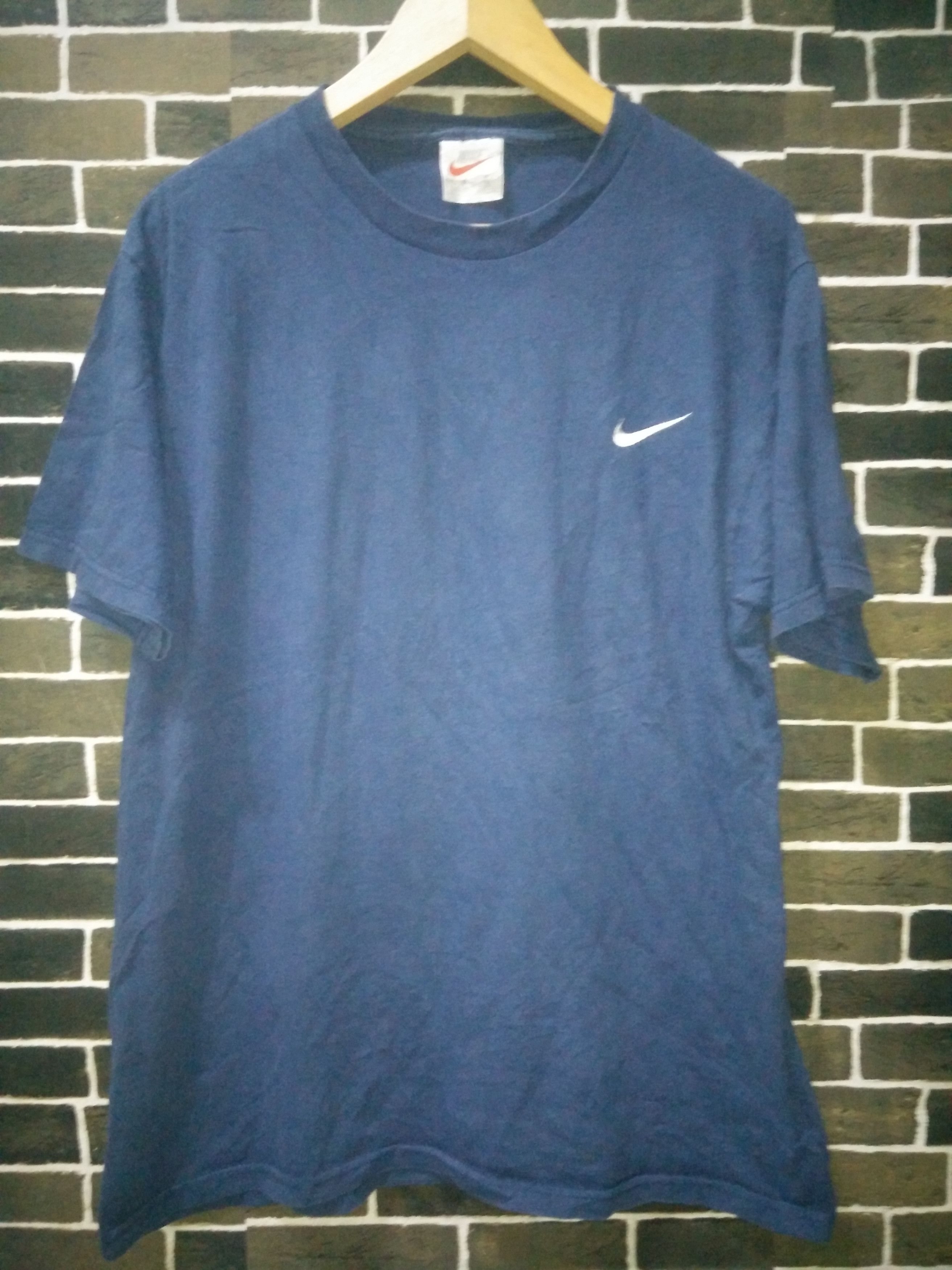 Nike × Vintage Vintage 90's Nike Embroidered Small Logo T shirt Size US M / EU 48-50 / 2 - 3 Thumbnail