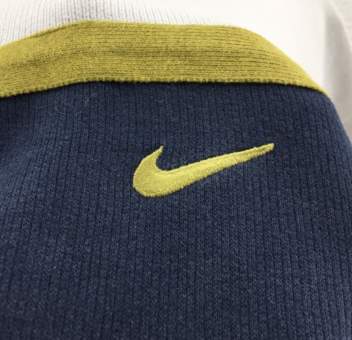 Nike Vintage 90s Nike Small Swoosh Crewneck Sweatshirt Size US L / EU 52-54 / 3 - 7 Thumbnail