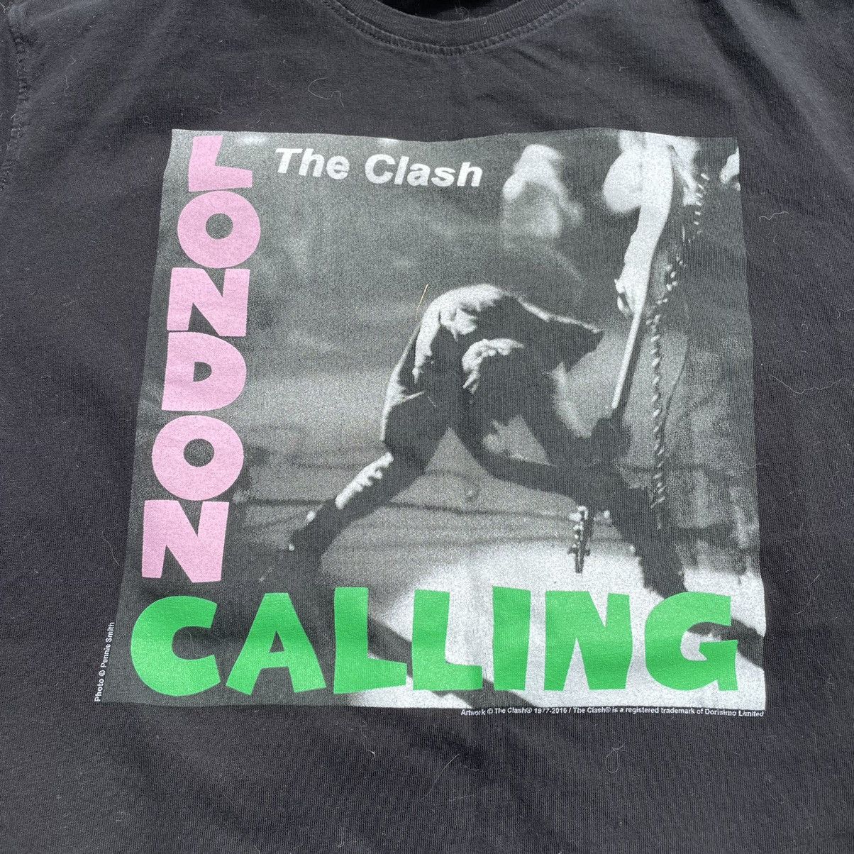 Vintage Vintage Y2K The Clash Punk Band Graphic Tee Black Baggy S Size US S / EU 44-46 / 1 - 4 Thumbnail