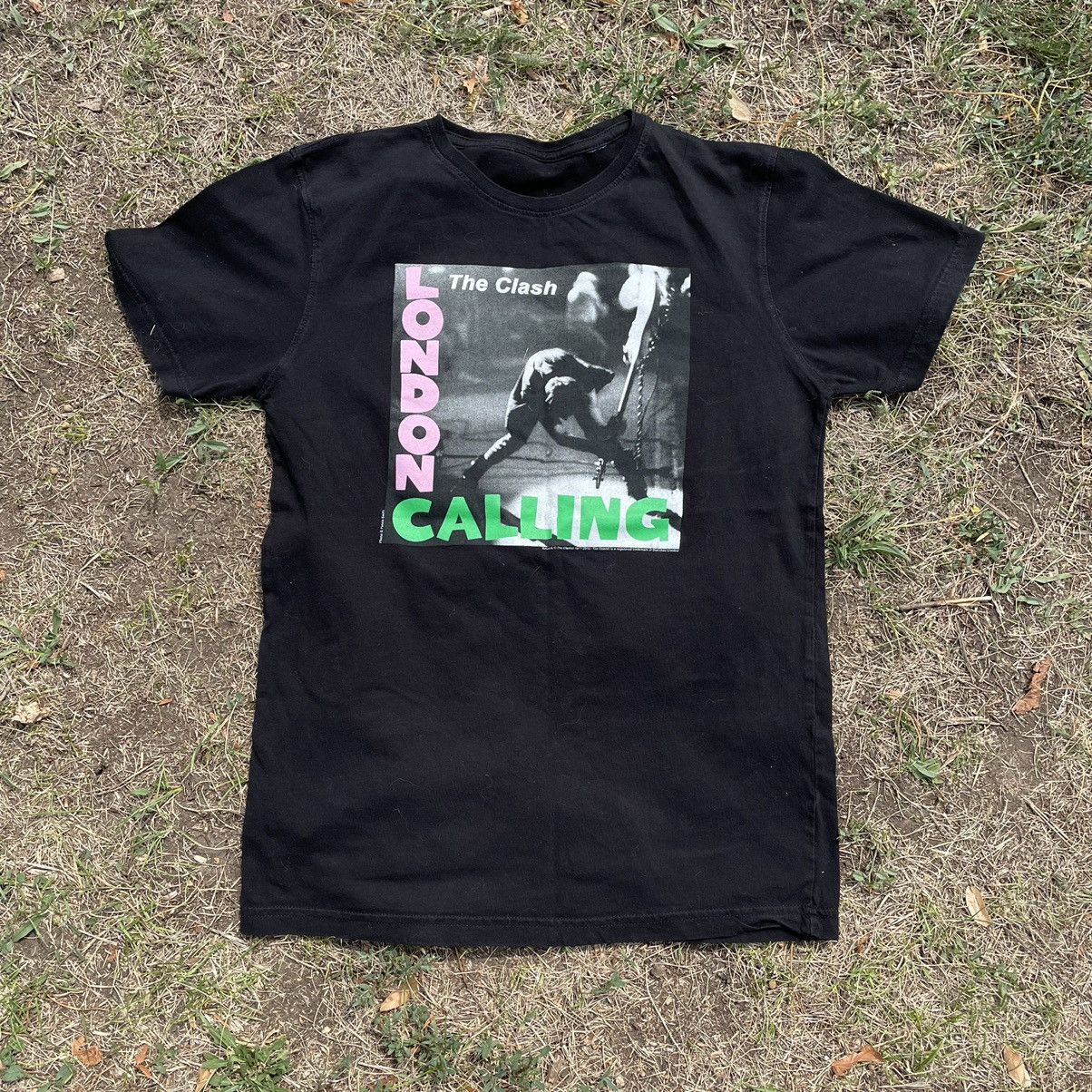 Vintage Vintage Y2K The Clash Punk Band Graphic Tee Black Baggy S Size US S / EU 44-46 / 1 - 1 Thumbnail