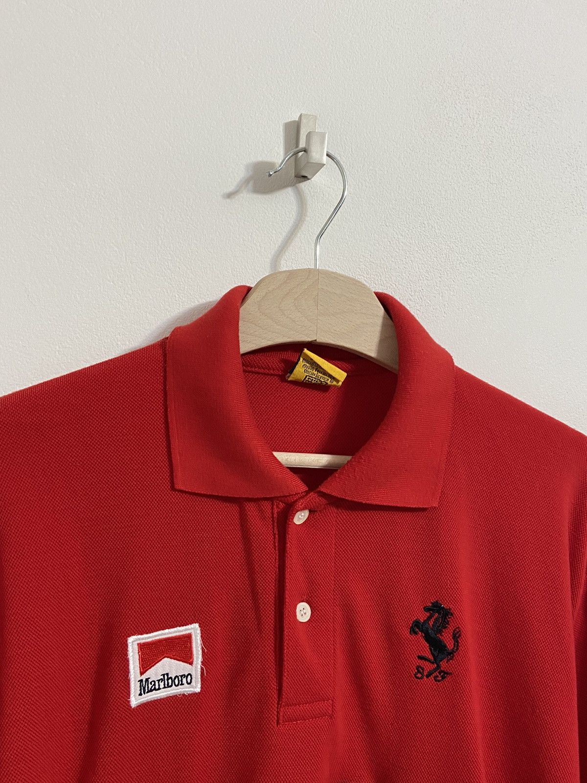 Vintage Vintage Ferrari T-Shirt Racing Red Logo Malboro Size US XL / EU 56 / 4 - 3 Thumbnail