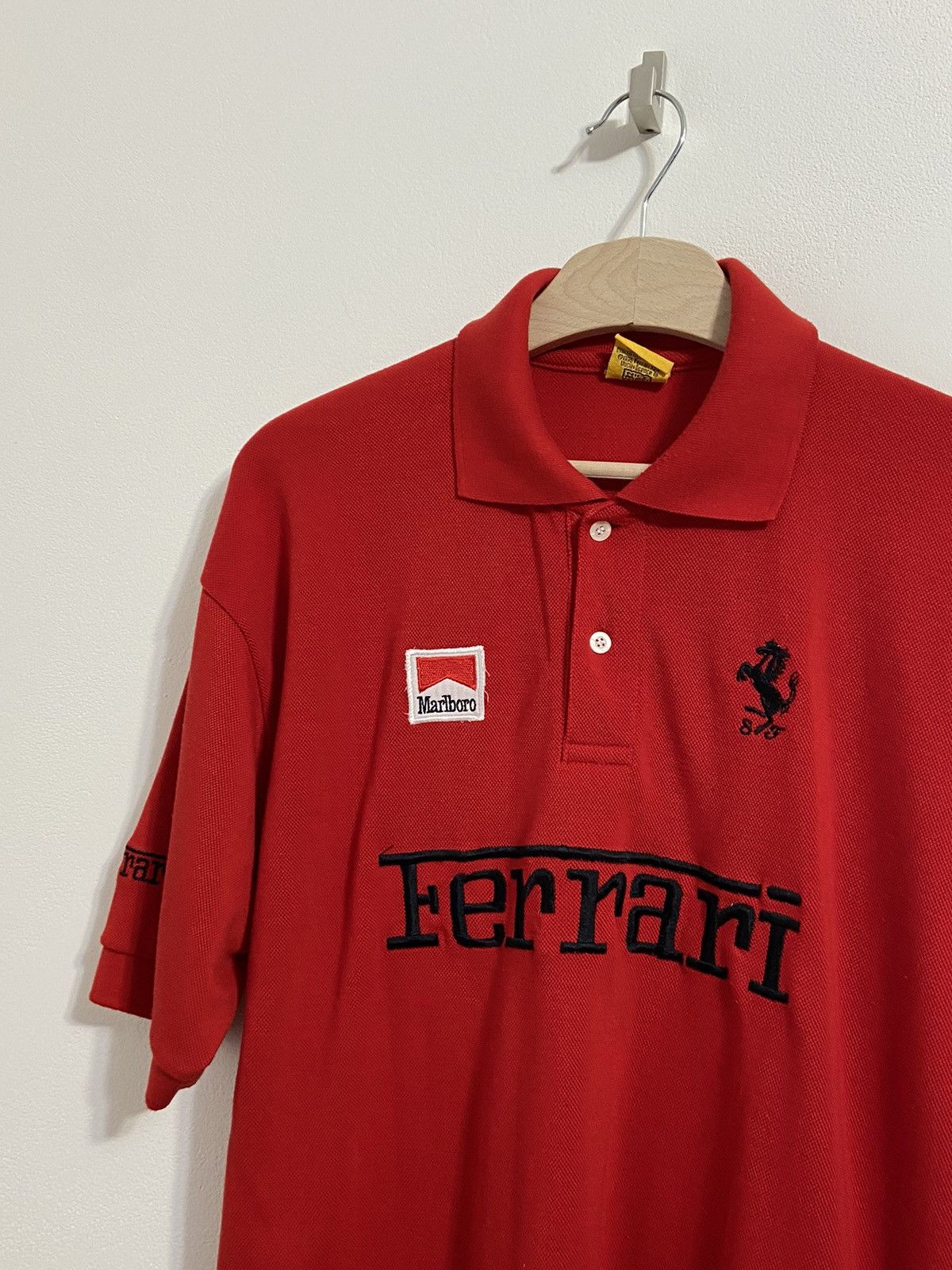 Vintage Vintage Ferrari T-Shirt Racing Red Logo Malboro Size US XL / EU 56 / 4 - 5 Thumbnail
