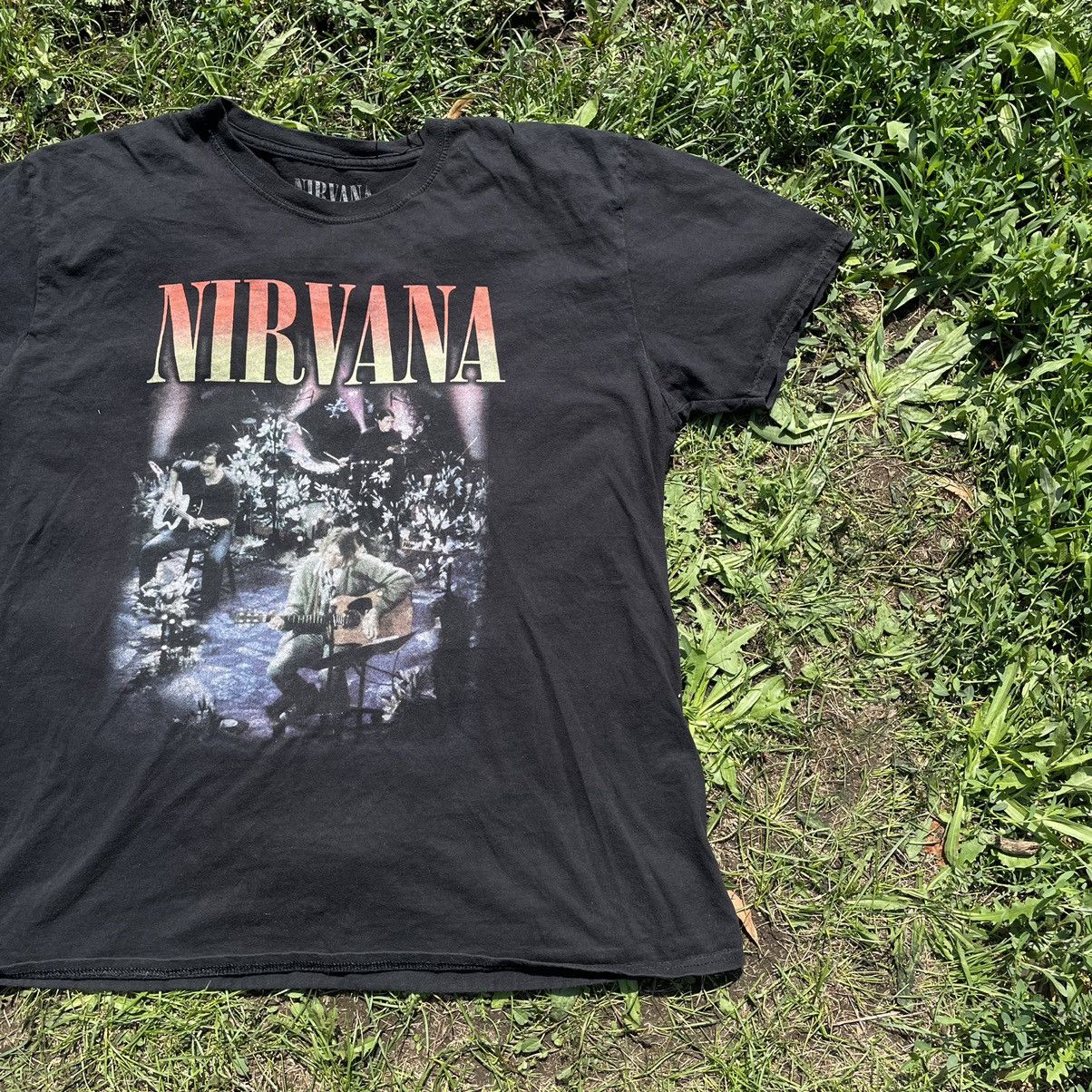 Vintage Vintage 90s Nirvana Sun Faded Graphic Band Tee Grunge Slim L Size US L / EU 52-54 / 3 - 3 Thumbnail