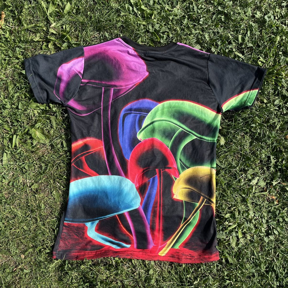 Vintage Vintage 90s All Over Print Graphic Tee Mushroom Rave Baggy M Size US M / EU 48-50 / 2 - 6 Thumbnail