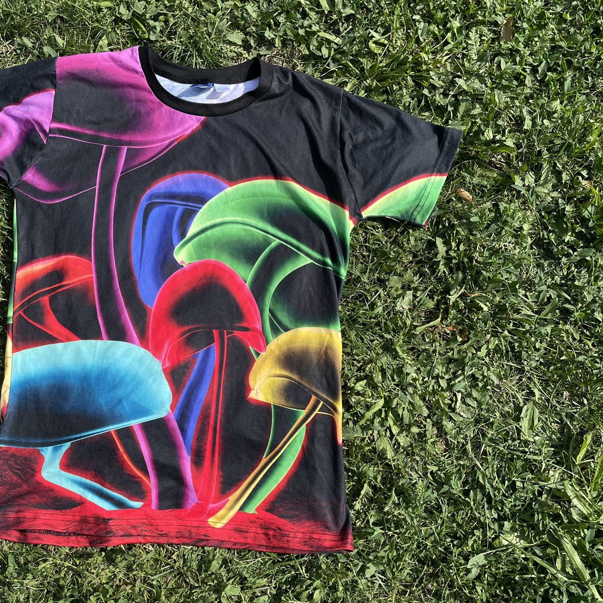 Vintage Vintage 90s All Over Print Graphic Tee Mushroom Rave Baggy M Size US M / EU 48-50 / 2 - 3 Thumbnail