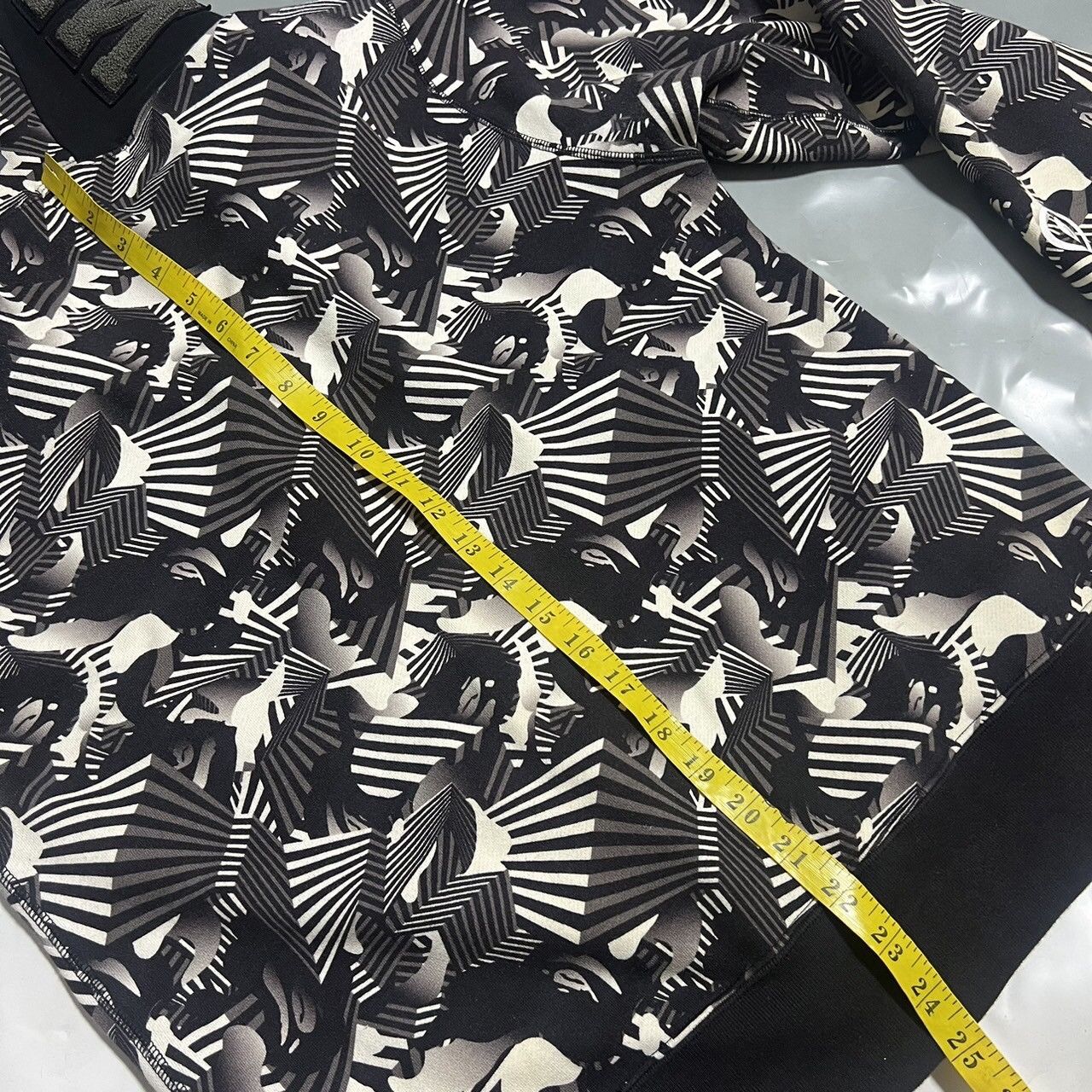Bape DAZZLE CAMO SHARK FULL ZIP HOODIE Size US M / EU 48-50 / 2 - 11 Thumbnail