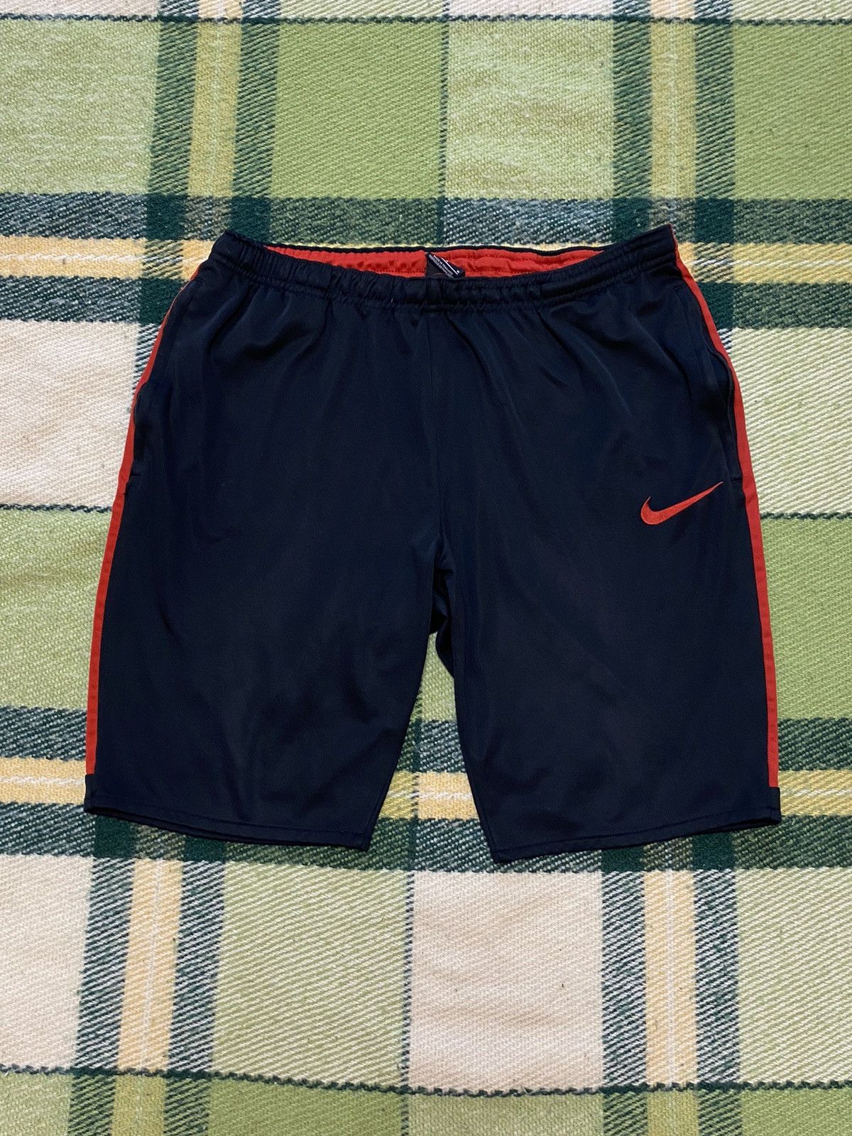 Nike Vintage Nike shorts streetwear swoosh casual y2k size M Size US 32 / EU 48 - 1 Thumbnail