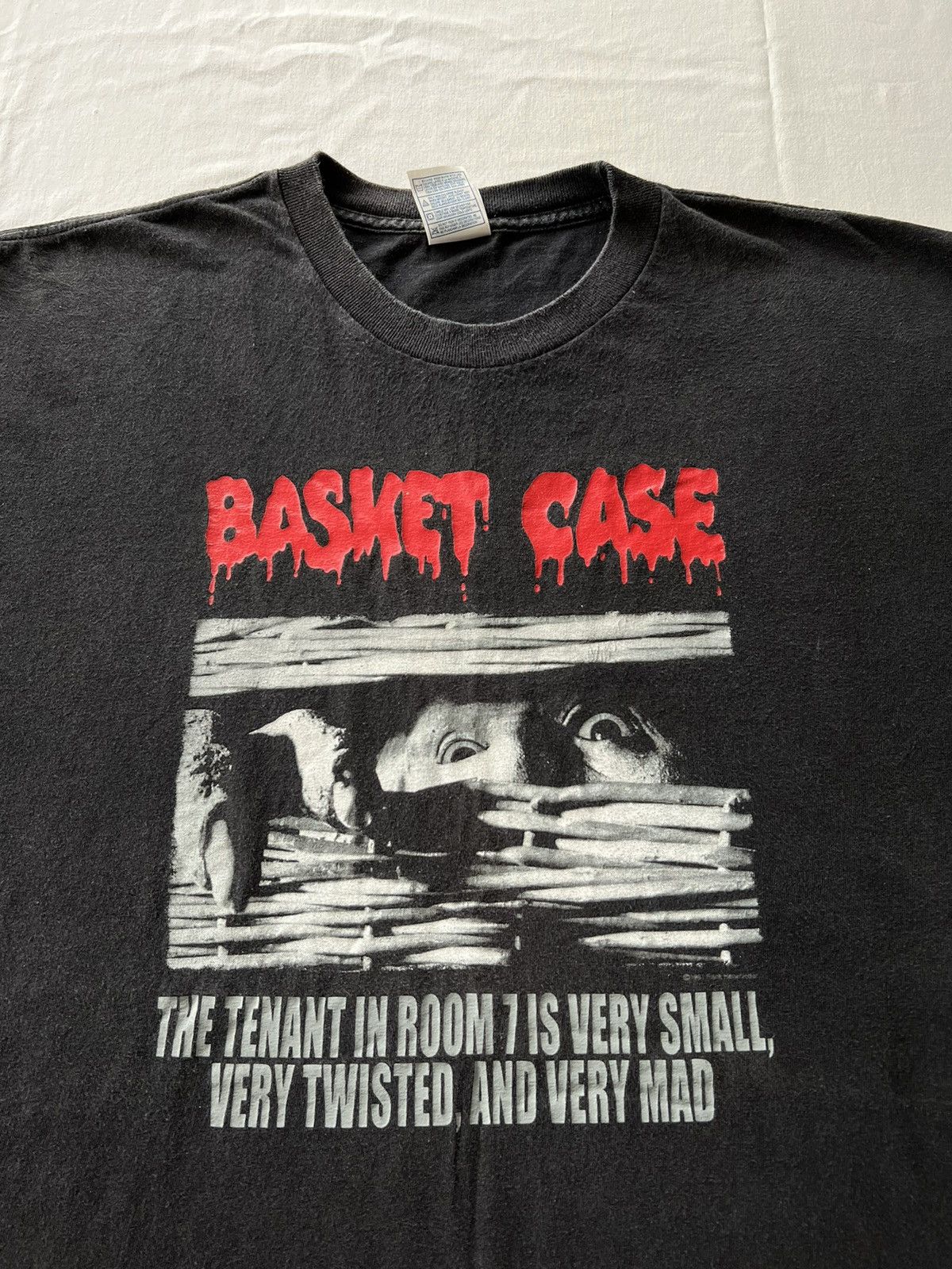 Expert Horror Vintage 2000s Basket Case Horror Movie Reprint 1981 Tee Size US XL / EU 56 / 4 - 4 Thumbnail