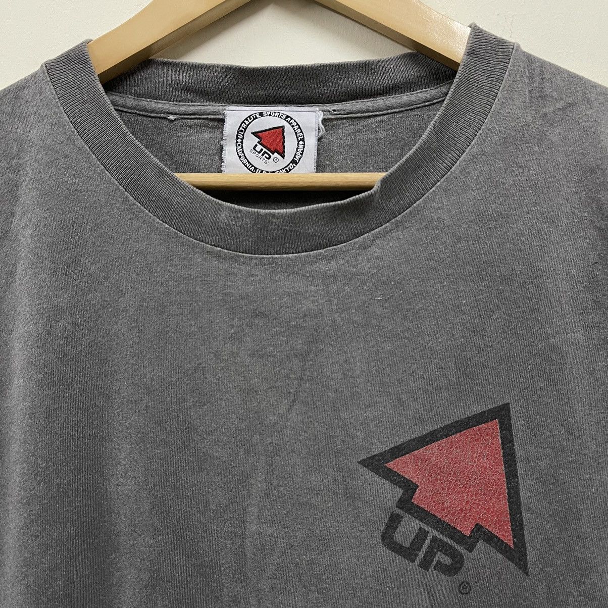 Vintage Vintage 90s UP tshirt streetwear Size US L / EU 52-54 / 3 - 3 Thumbnail