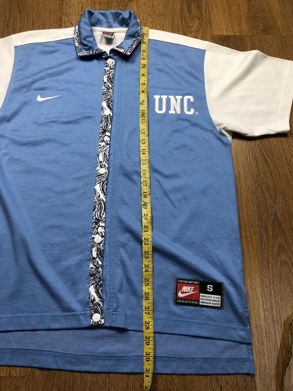 NBA Vintage Nike Small Swoosh UNC Team Shirts Size US M / EU 48-50 / 2 - 8 Thumbnail