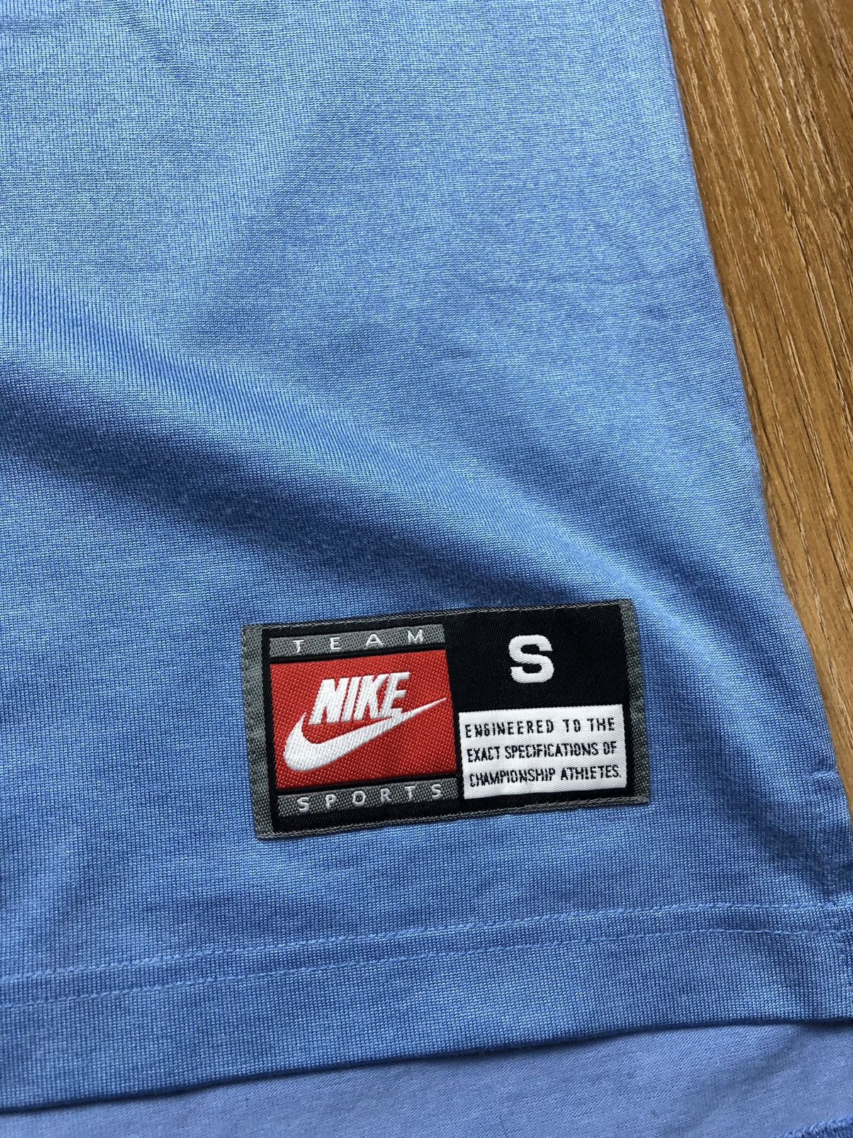 NBA Vintage Nike Small Swoosh UNC Team Shirts Size US M / EU 48-50 / 2 - 4 Thumbnail