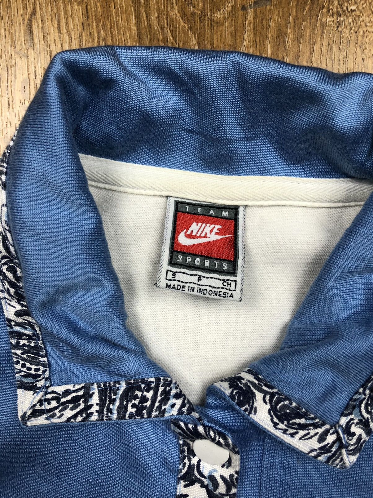NBA Vintage Nike Small Swoosh UNC Team Shirts Size US M / EU 48-50 / 2 - 6 Thumbnail