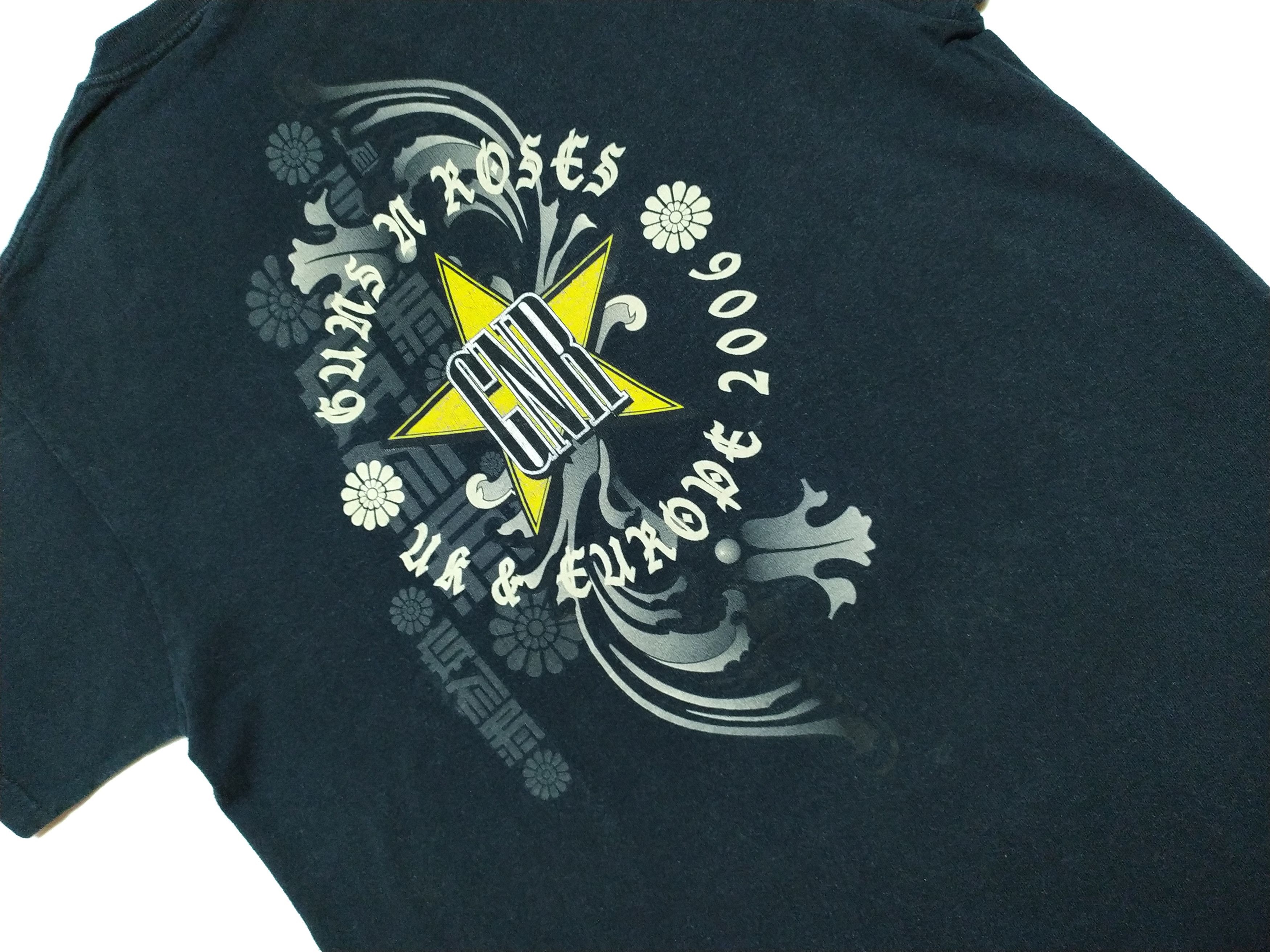 Band Tees Vintage Guns n Roses Euro tour 2006 t-shirt Size US M / EU 48-50 / 2 - 7 Thumbnail