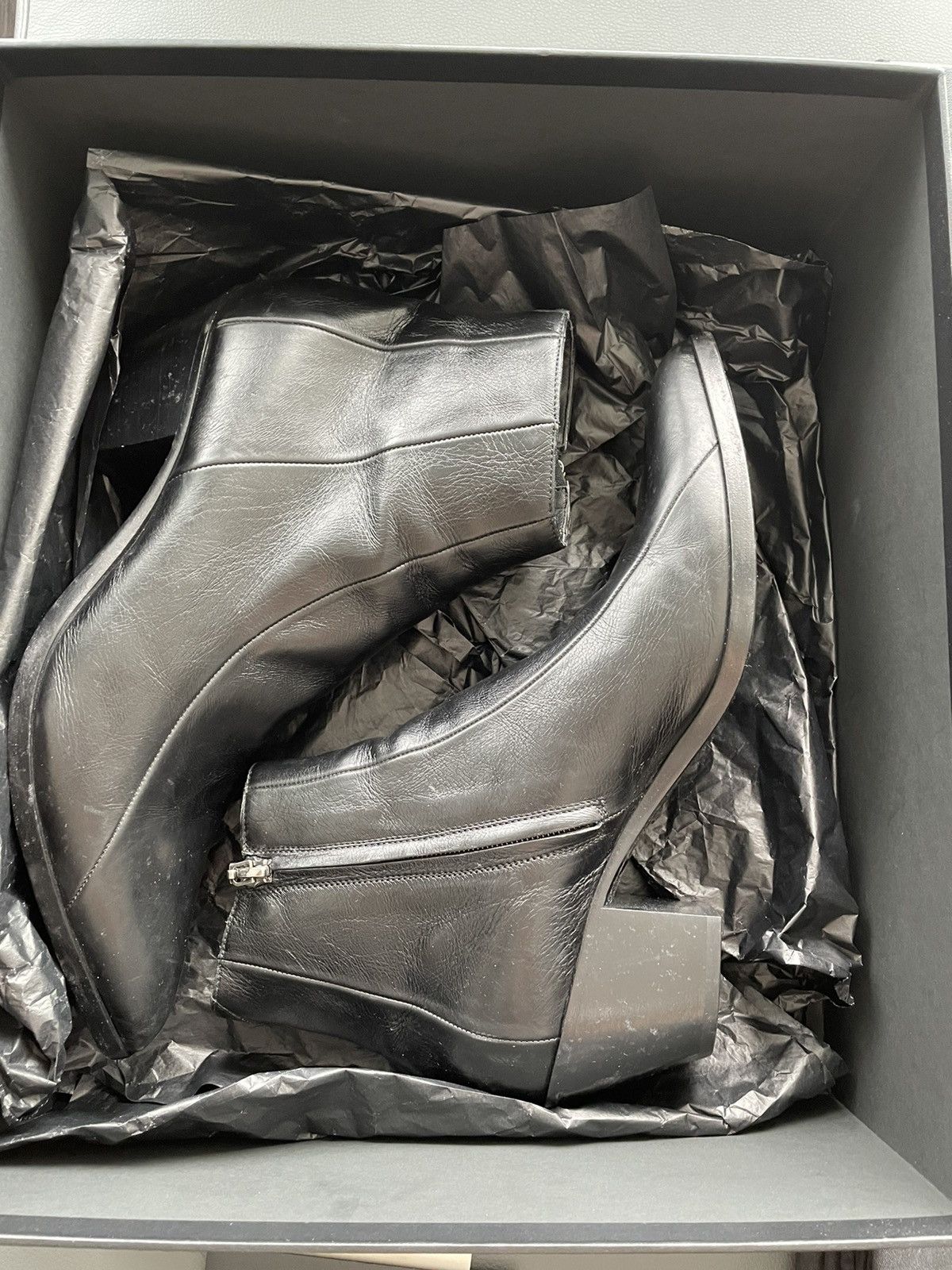 Hedi Slimane × Saint Laurent Paris × Yves Saint Laurent $1,350 Super Rare BrandNew Distressed FINN 60 Leather Boots Size US 7 / EU 40 - 5 Thumbnail