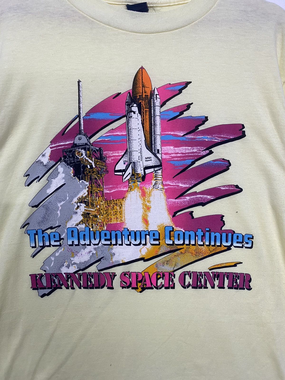 NASA × Vintage Vintage 90s NASA Kennedy Space Center Medium Lightyellow Size US M / EU 48-50 / 2 - 3 Thumbnail