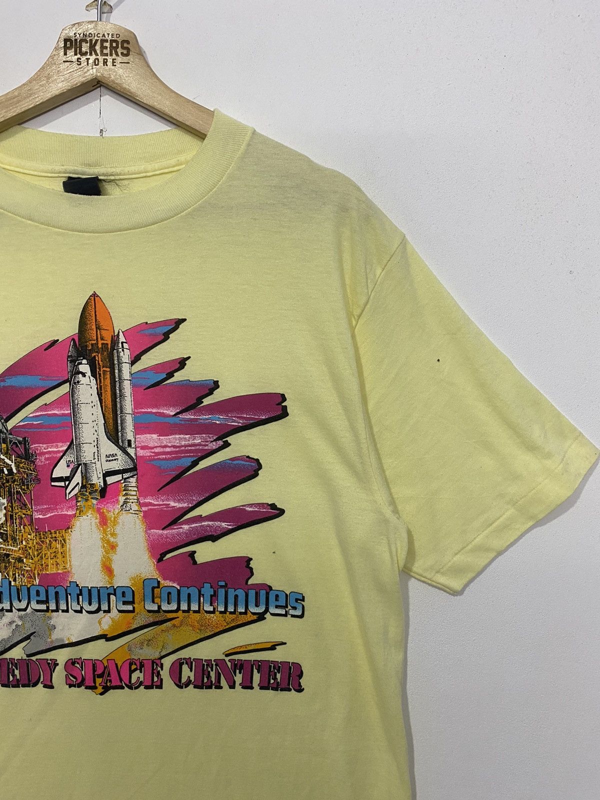 NASA × Vintage Vintage 90s NASA Kennedy Space Center Medium Lightyellow Size US M / EU 48-50 / 2 - 4 Thumbnail