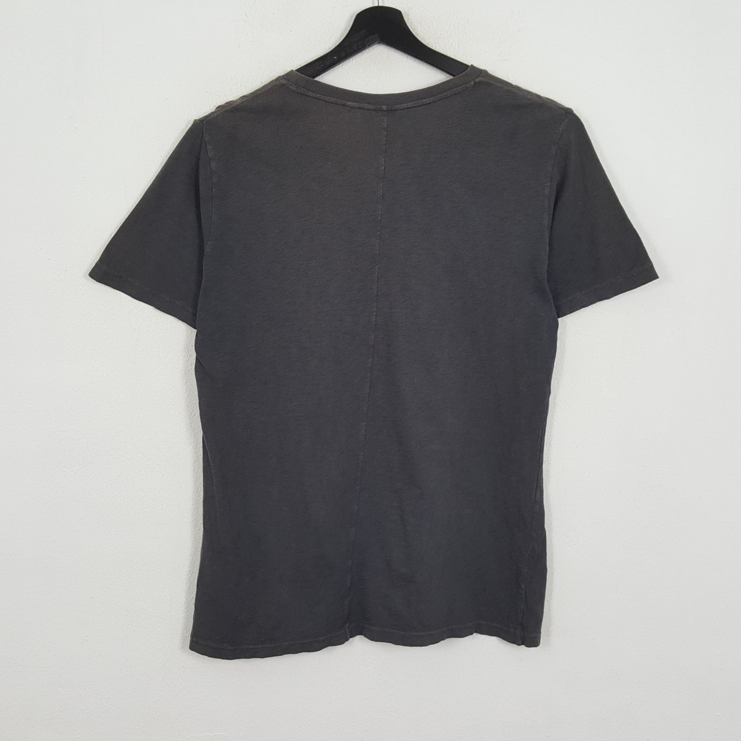 Japanese Brand UNIQLO X UNDERCOVER Skulls Bones Rare Tshirt Size US L / EU 52-54 / 3 - 3 Thumbnail