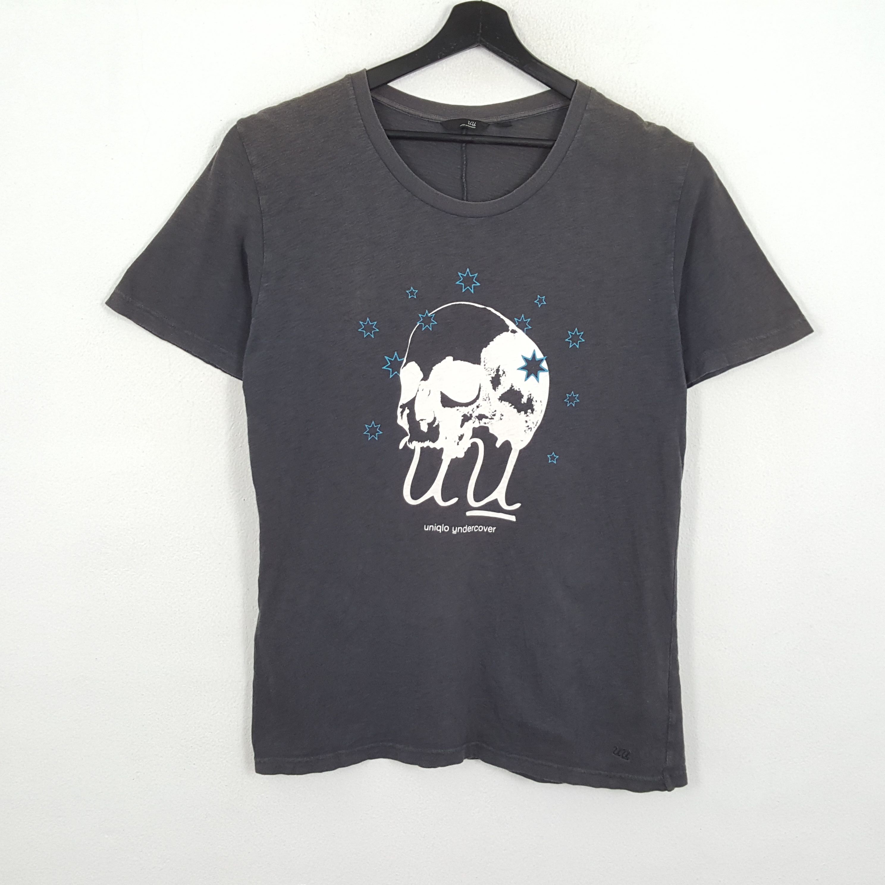 Japanese Brand UNIQLO X UNDERCOVER Skulls Bones Rare Tshirt Size US L / EU 52-54 / 3 - 1 Thumbnail
