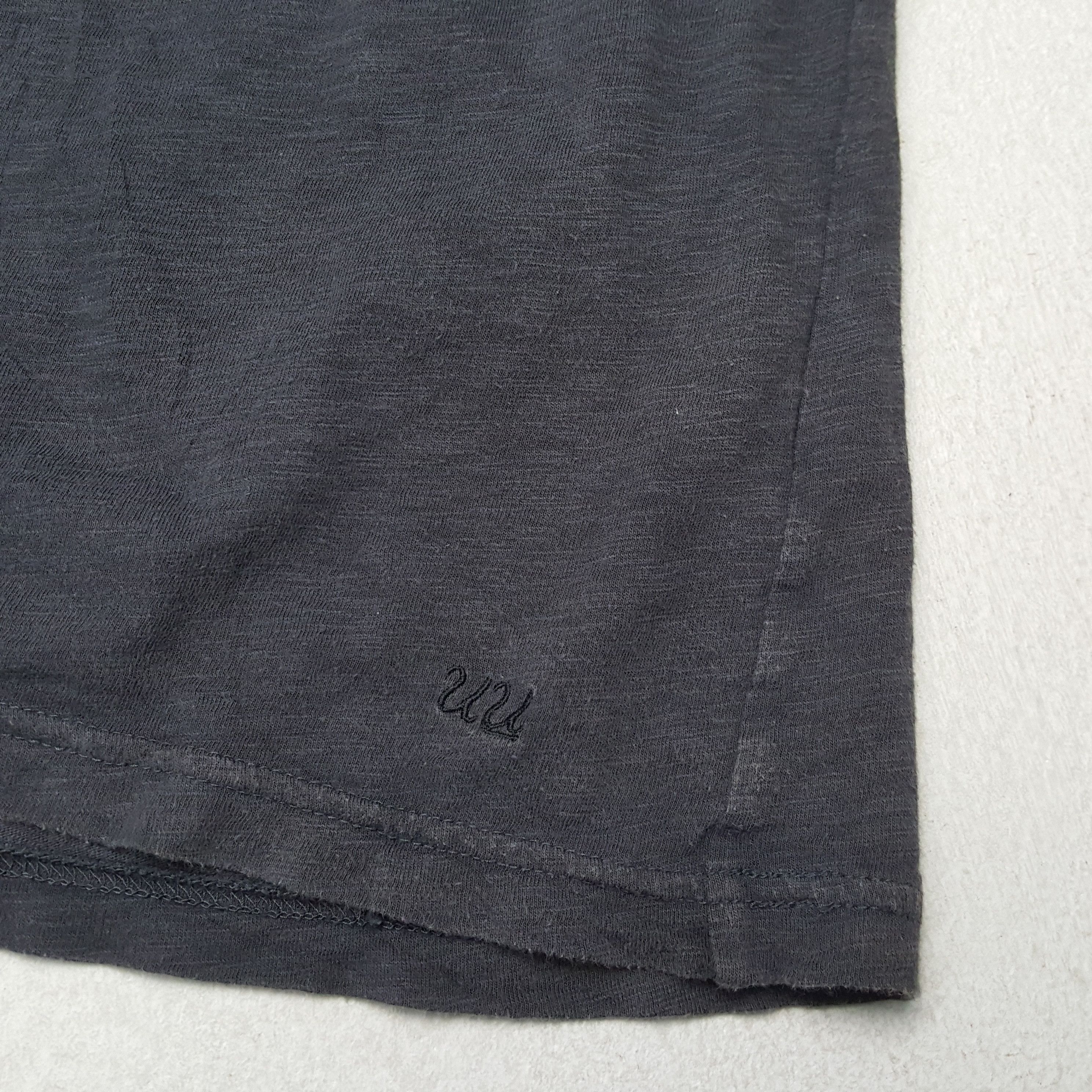 Japanese Brand UNIQLO X UNDERCOVER Skulls Bones Rare Tshirt Size US L / EU 52-54 / 3 - 4 Thumbnail