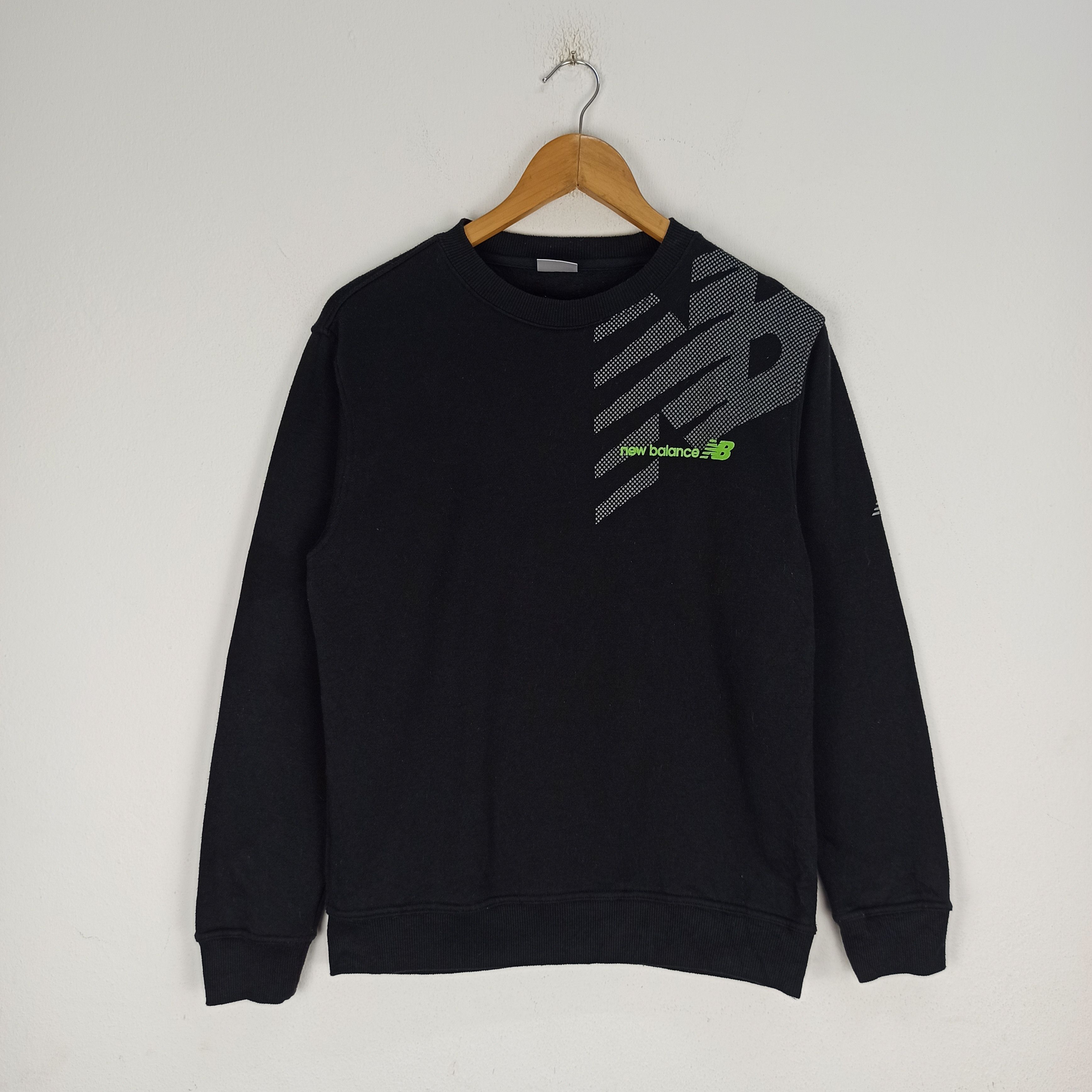 New Balance Sweatshirt New Balance Crewneck Good Condition Used Size US M / EU 48-50 / 2 - 1 Thumbnail