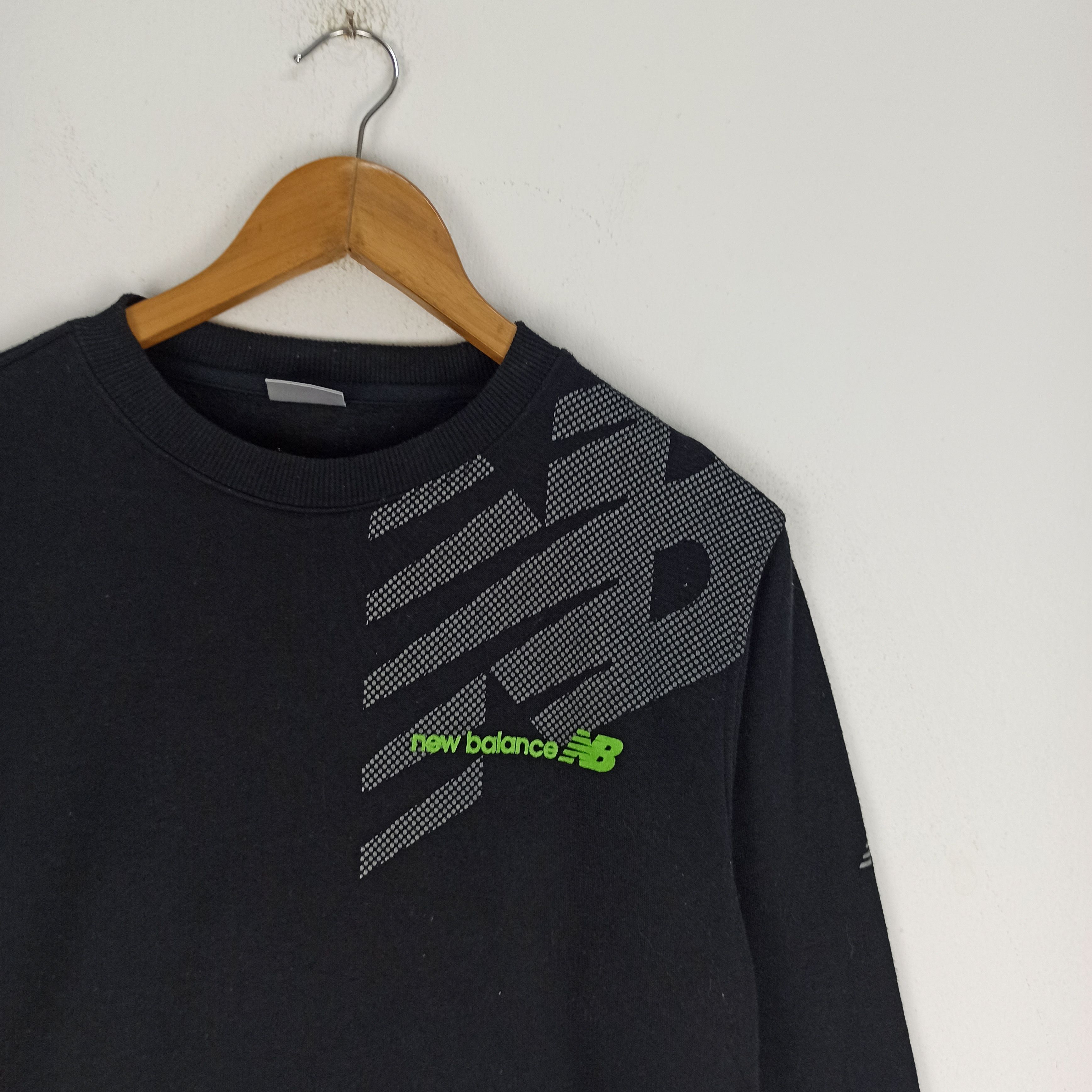 New Balance Sweatshirt New Balance Crewneck Good Condition Used Size US M / EU 48-50 / 2 - 2 Thumbnail
