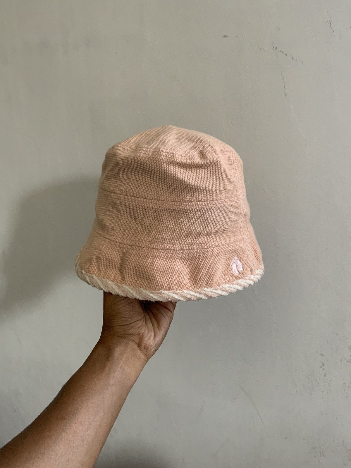image of Avant Garde x Hang Ten Pinky Archieve Bucket Hat, Men's