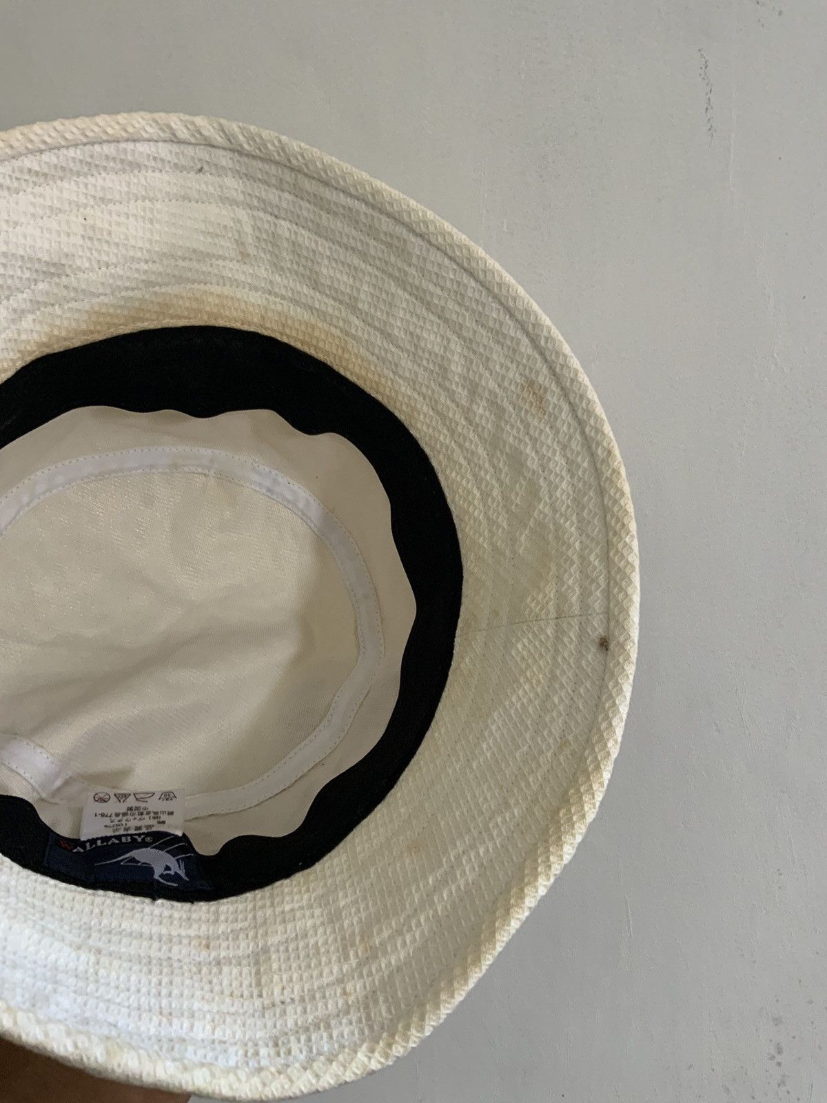 Japanese Brand Wallaby Spellout White Fade Bucket Hat Size ONE SIZE - 9 Thumbnail
