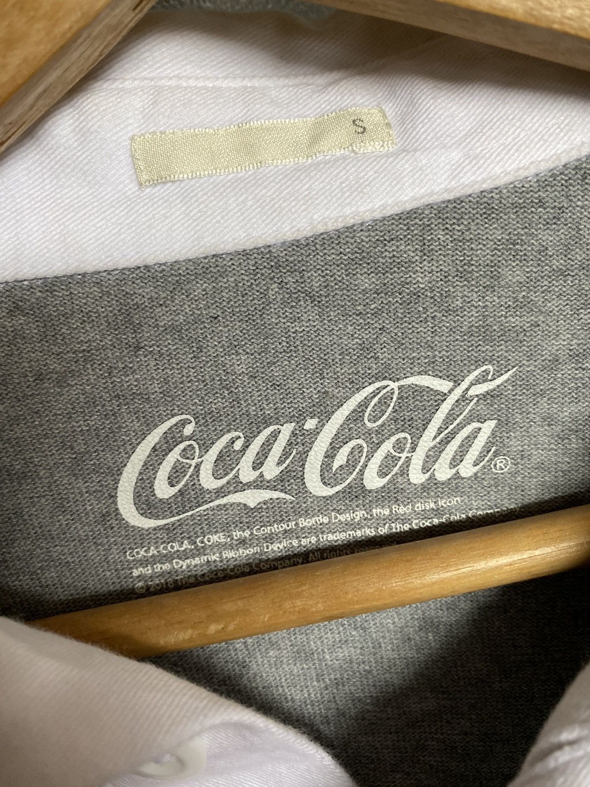 Coca Cola × GU × Japanese Brand Coca cola X Gu Spellout Long Sleeve Polo Rugby Size US S / EU 44-46 / 1 - 6 Thumbnail