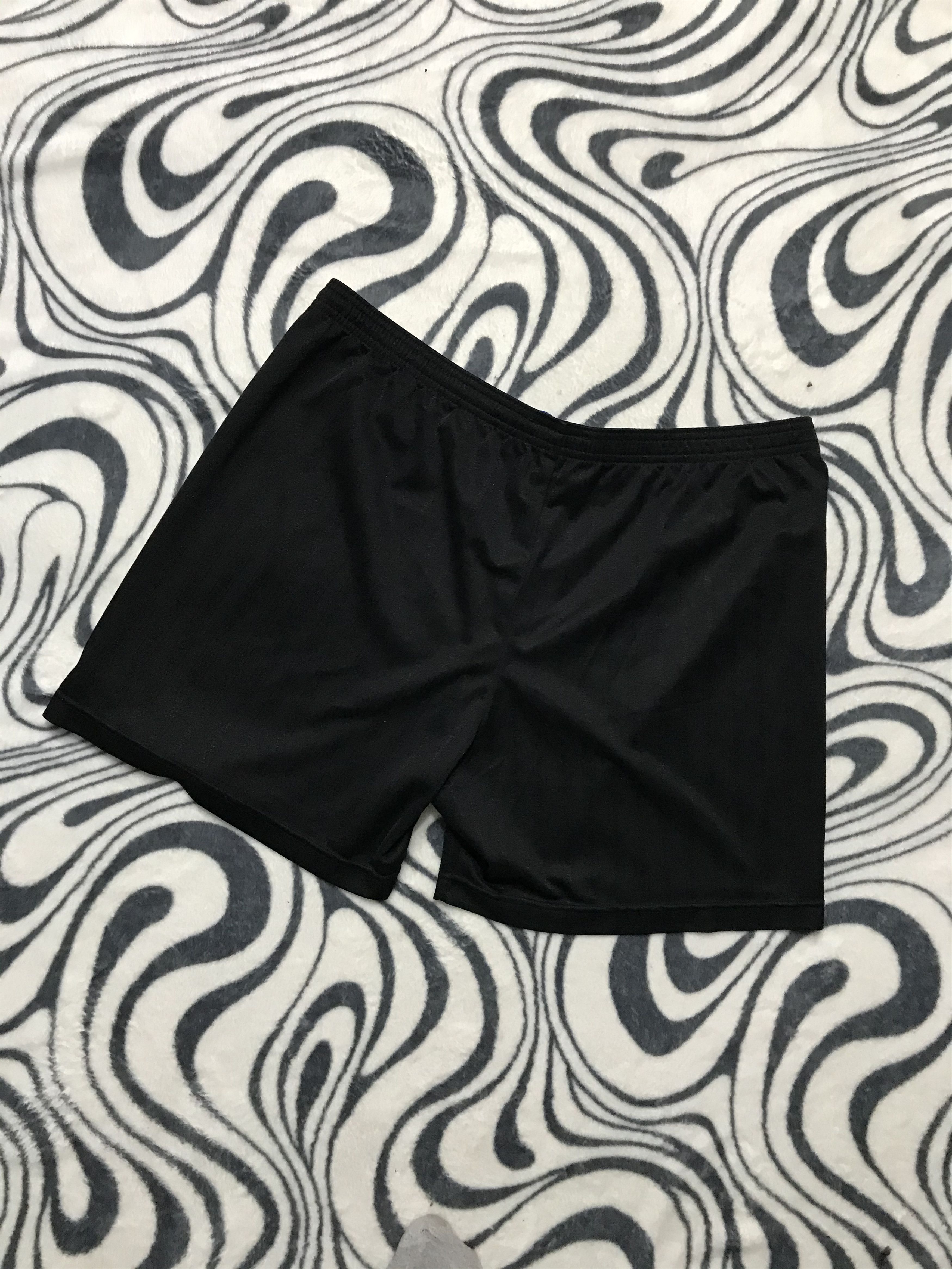 Umbro × Vintage Umbro Mens Black Shorts Size US 36 / EU 52 - 4 Thumbnail