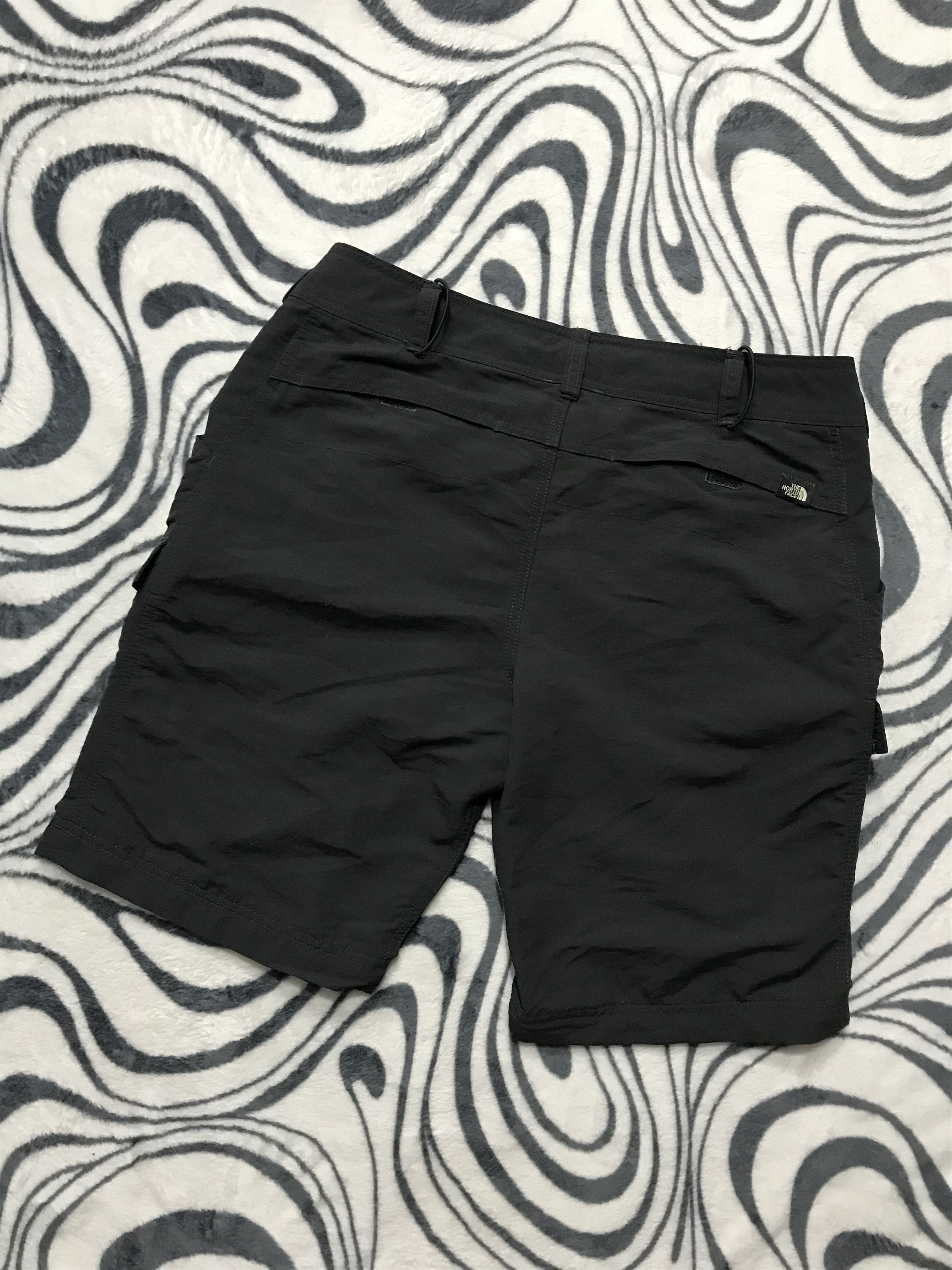 The North Face × Vintage The North Face WMNS Shorts TNF Size US 30 / EU 46 - 6 Thumbnail