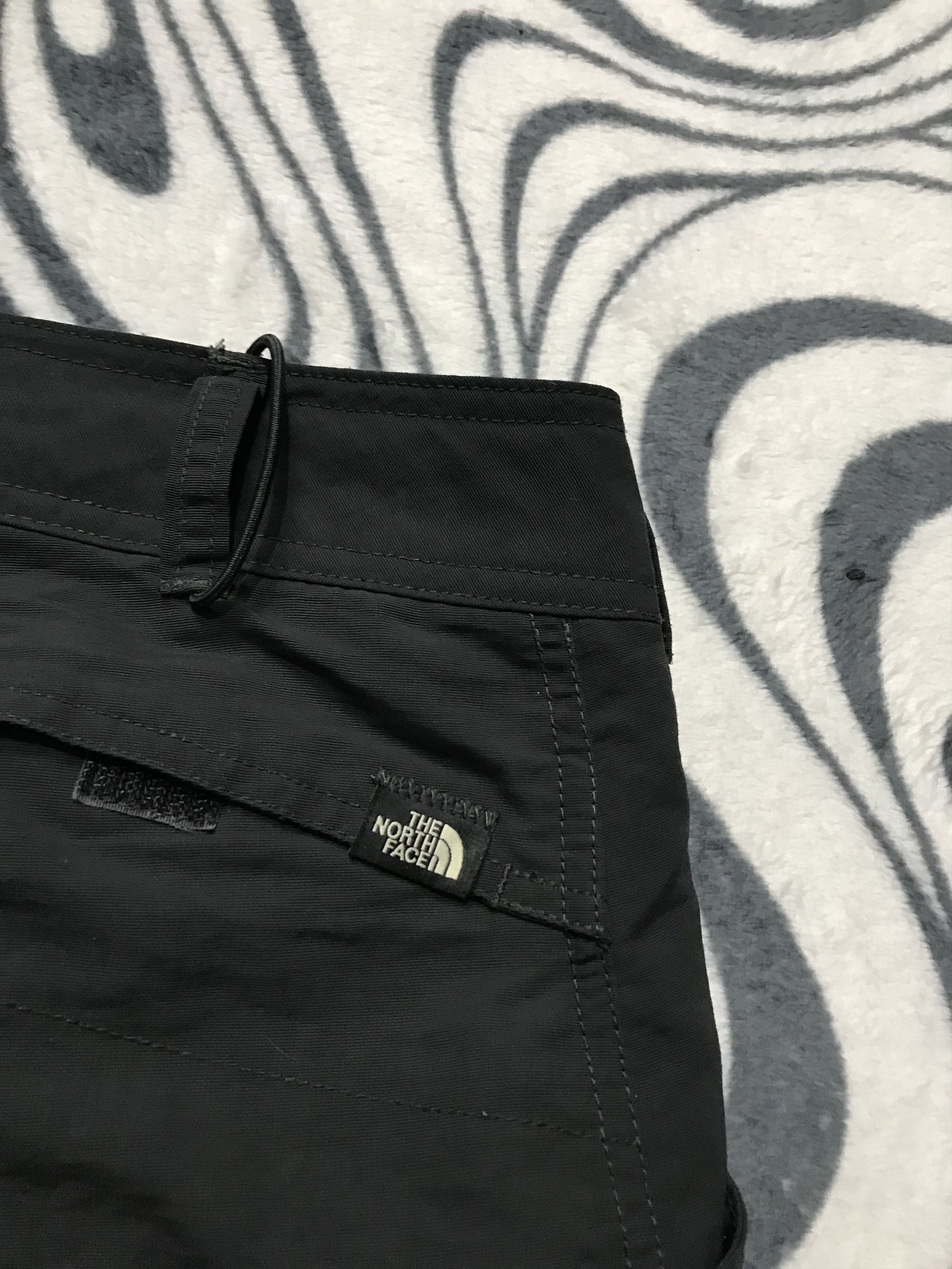 The North Face × Vintage The North Face WMNS Shorts TNF Size US 30 / EU 46 - 5 Thumbnail
