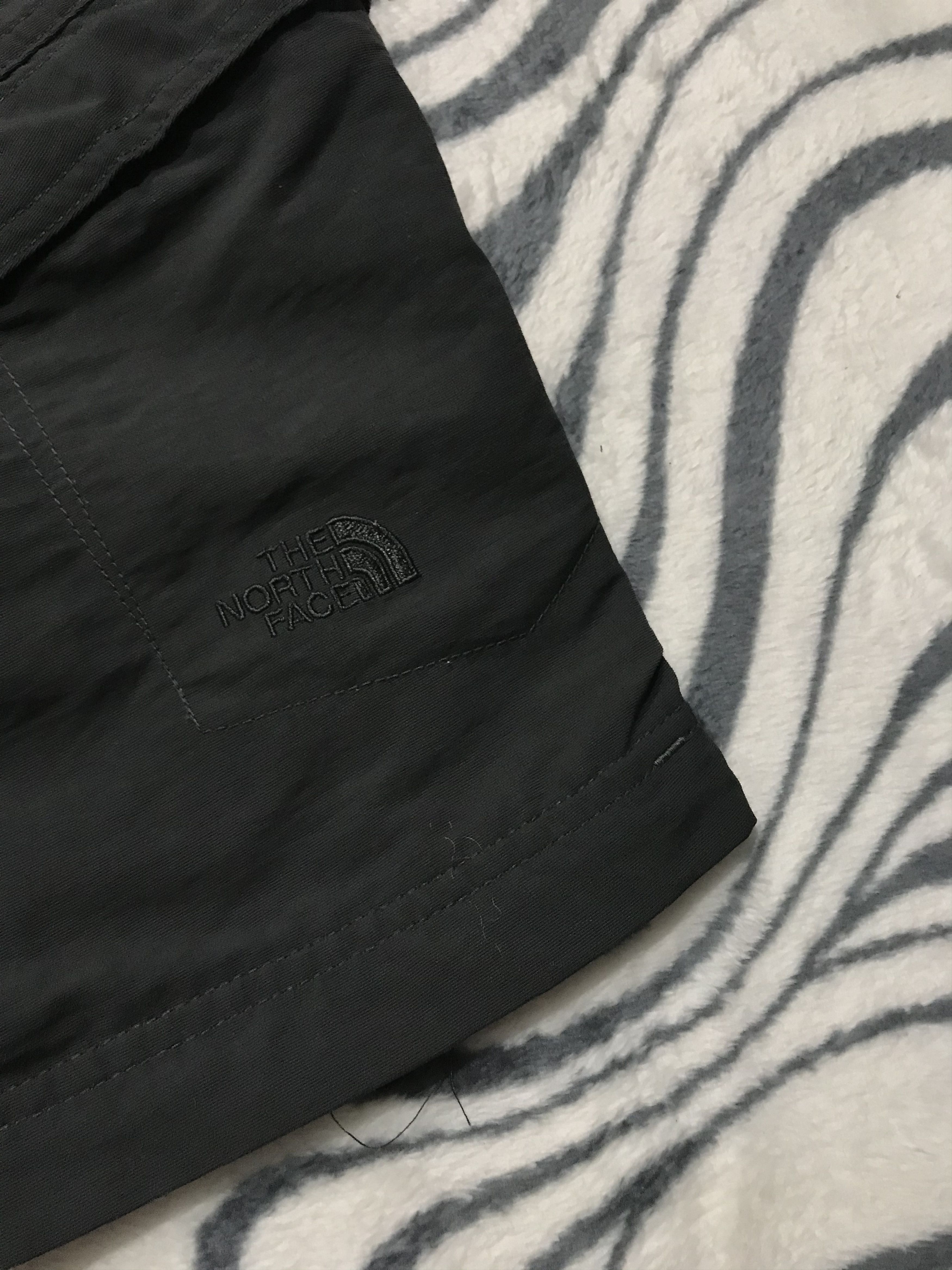 The North Face × Vintage The North Face WMNS Shorts TNF Size US 30 / EU 46 - 2 Thumbnail