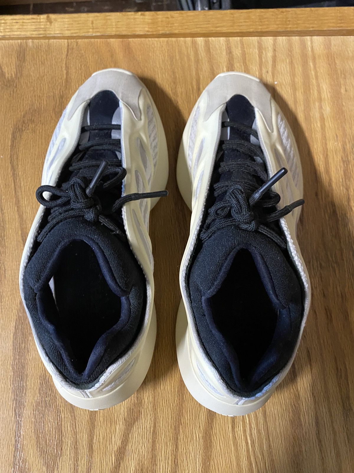 Kanye West Yeezy Boost 700 V3 Azael Size US 10 / EU 43 - 3 Thumbnail