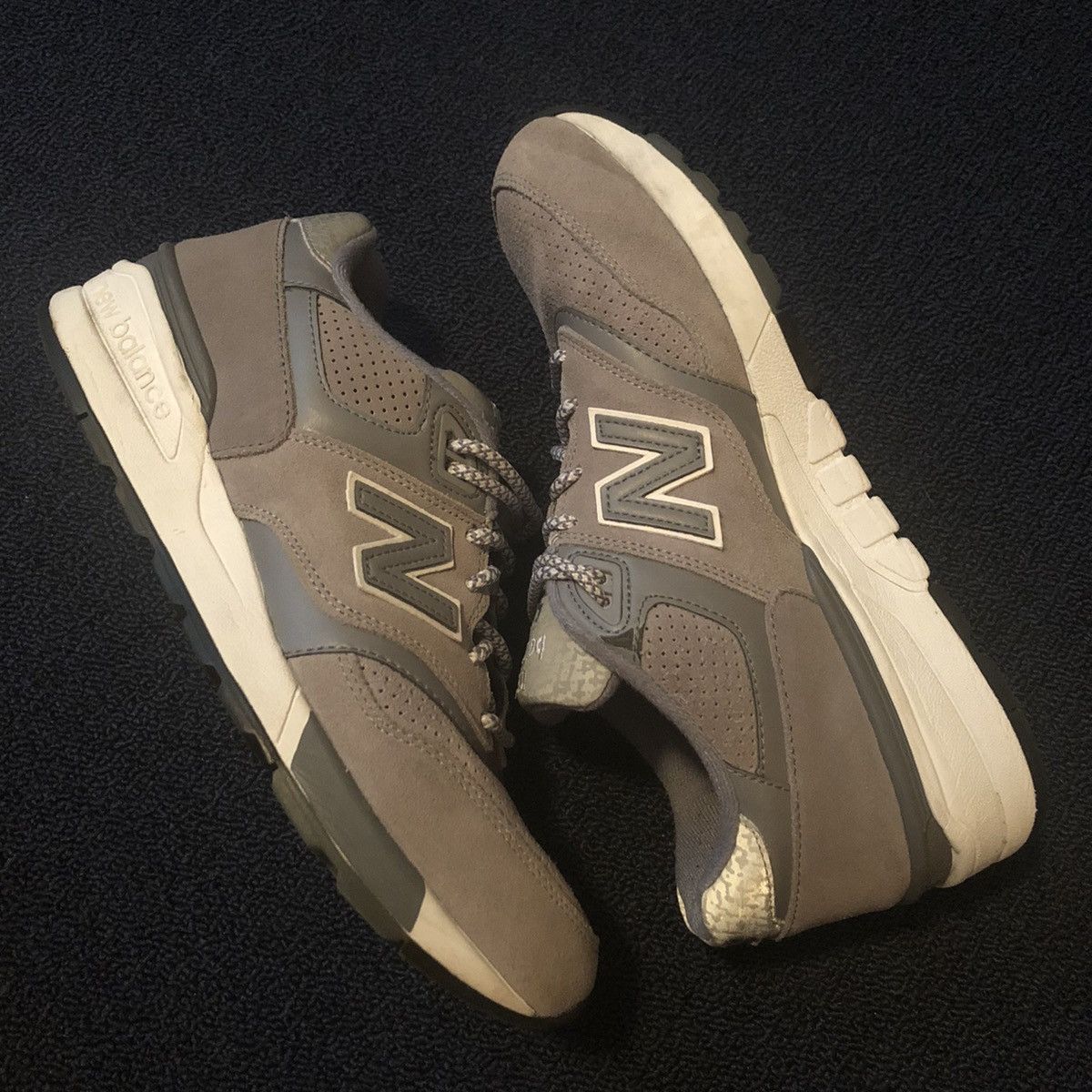 New Balance New Balance 597 Modern Classics Grey 3M Trainer Shoes Size US 8.5 / EU 41-42 - 3 Thumbnail
